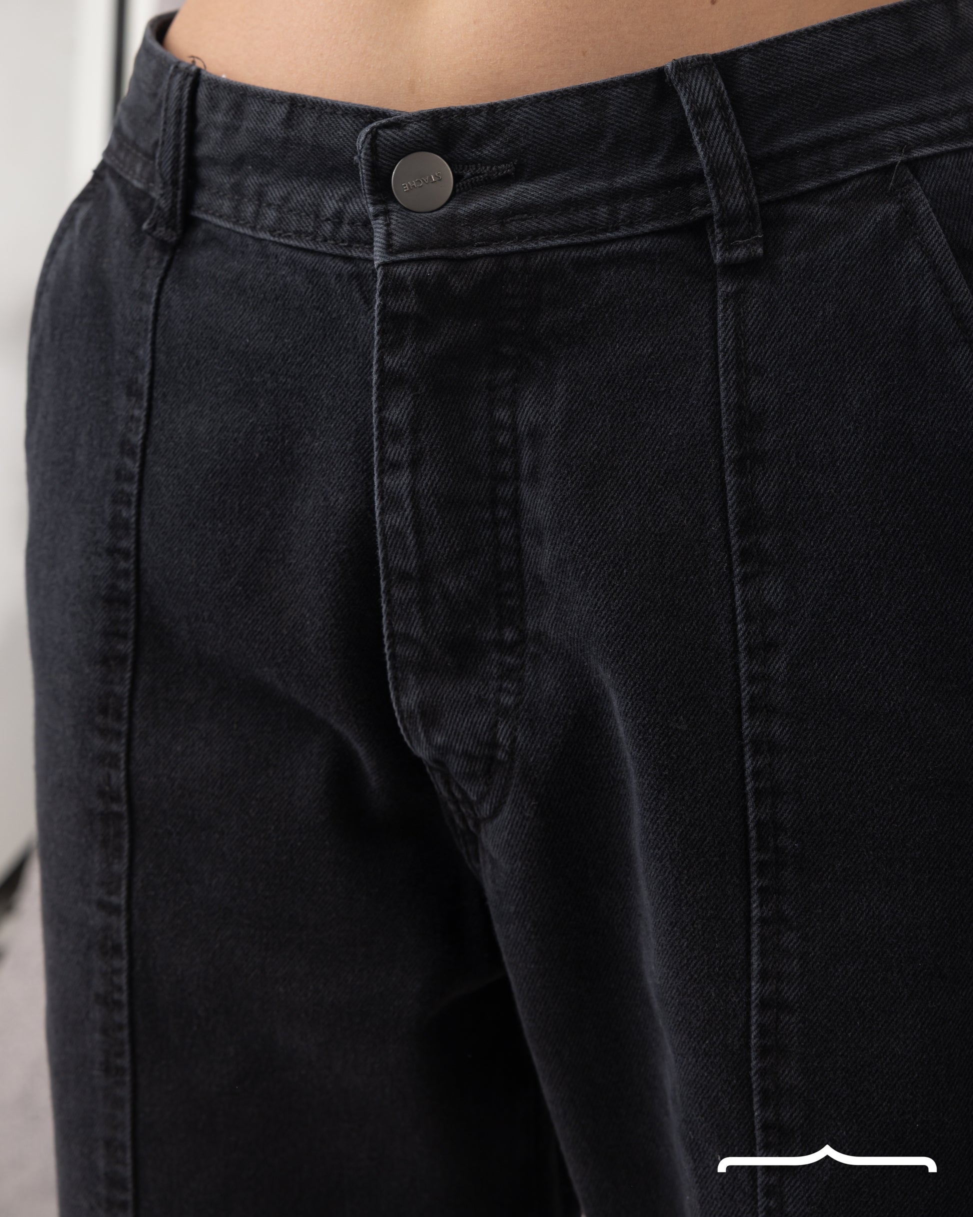 black jeans mom fit