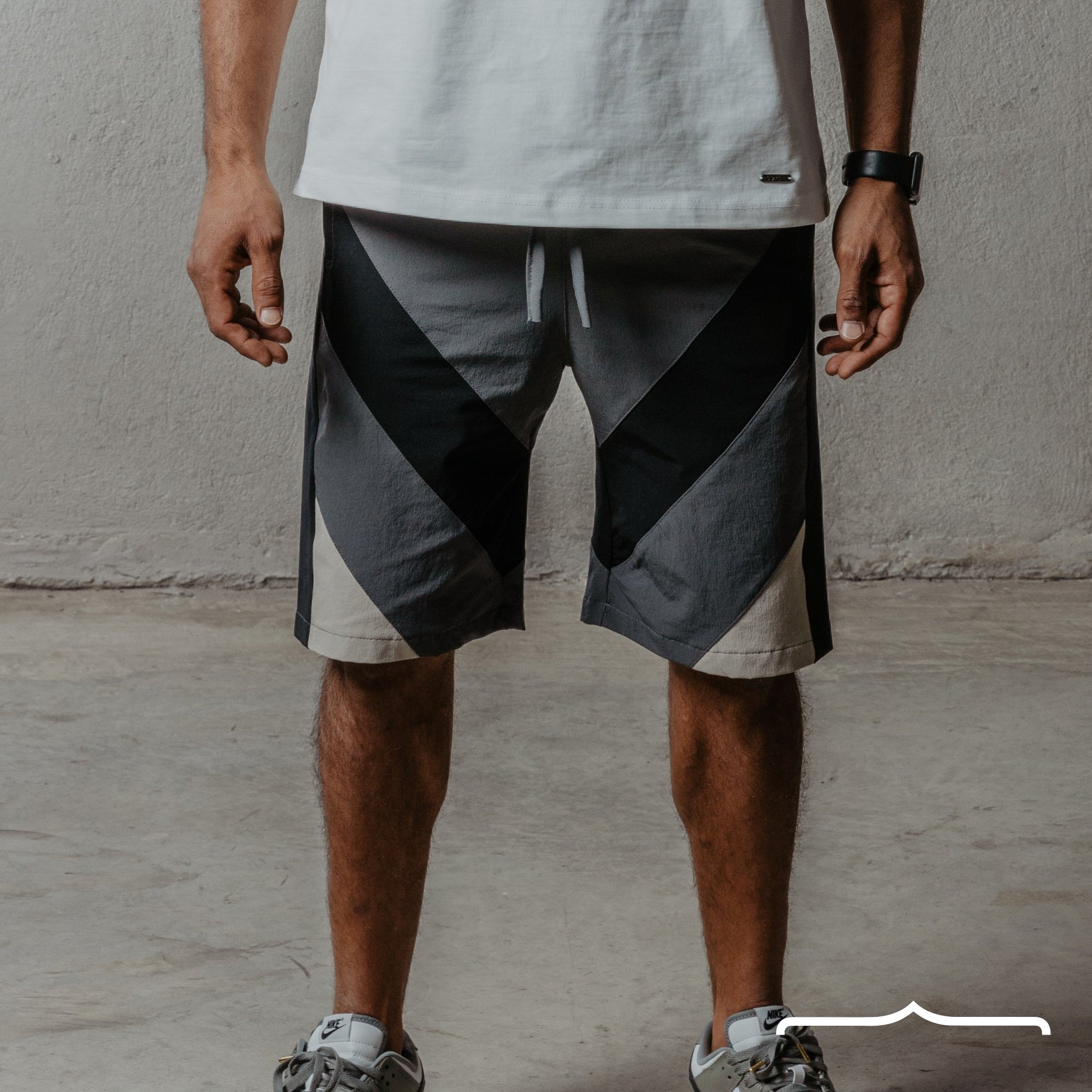 Color block shorts in Grey