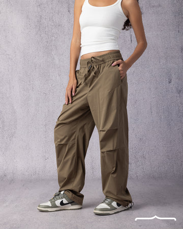 Parachute pants in Olive