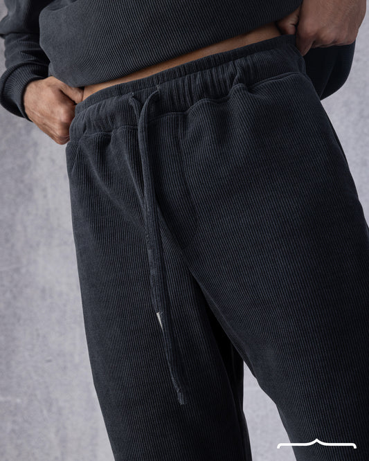 Textured pants in Dark Grey Volume 3