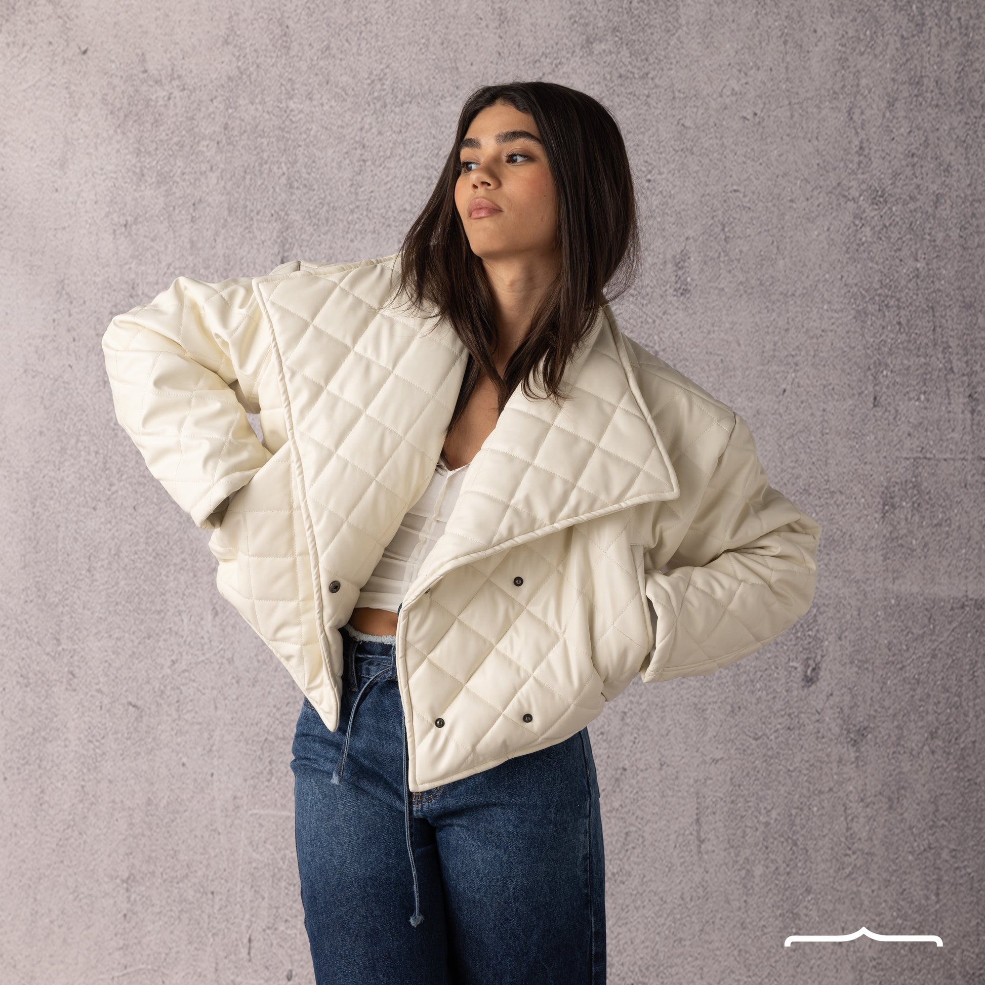 Cropped jacket in Cream (leather  material)