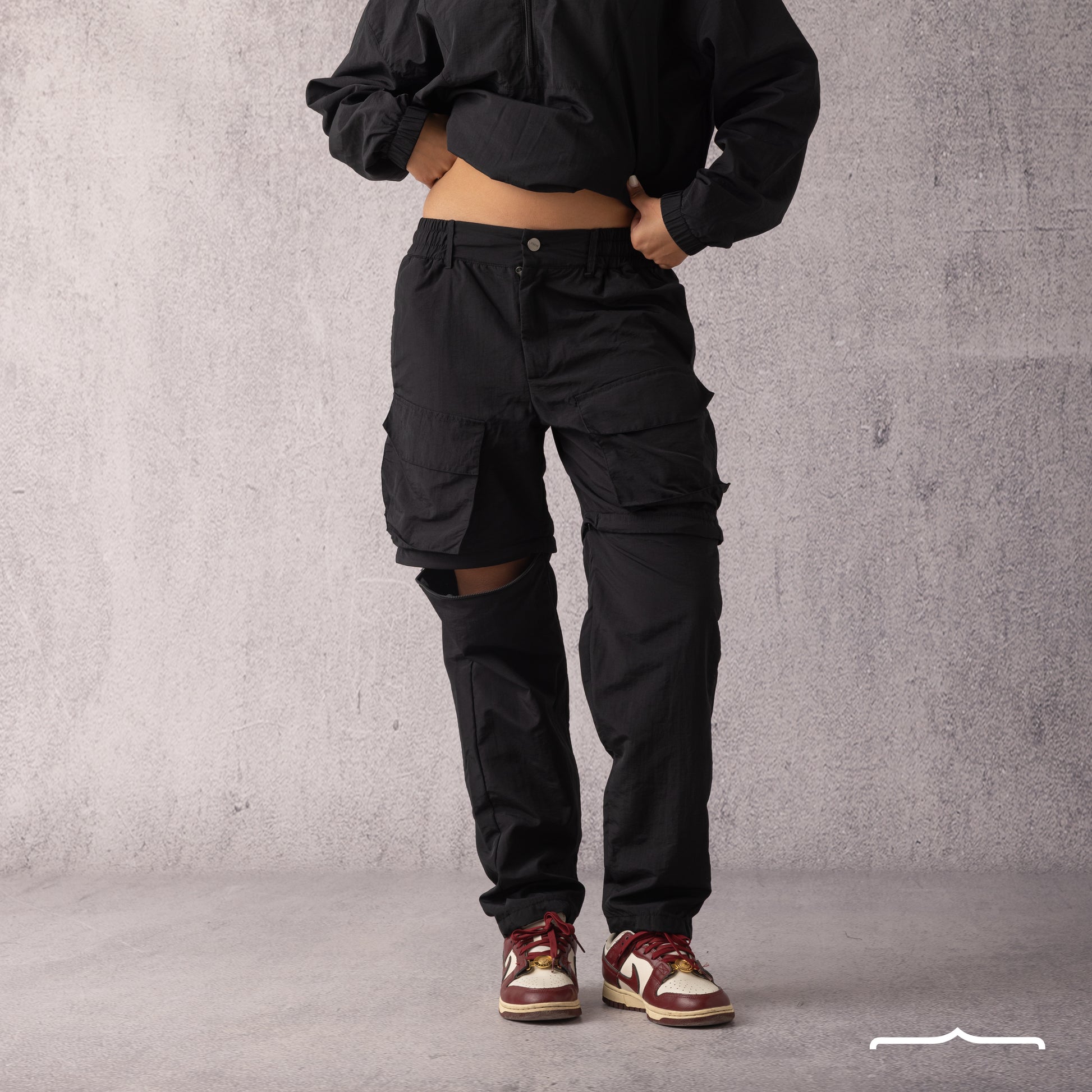 Adjustable pants set in Black