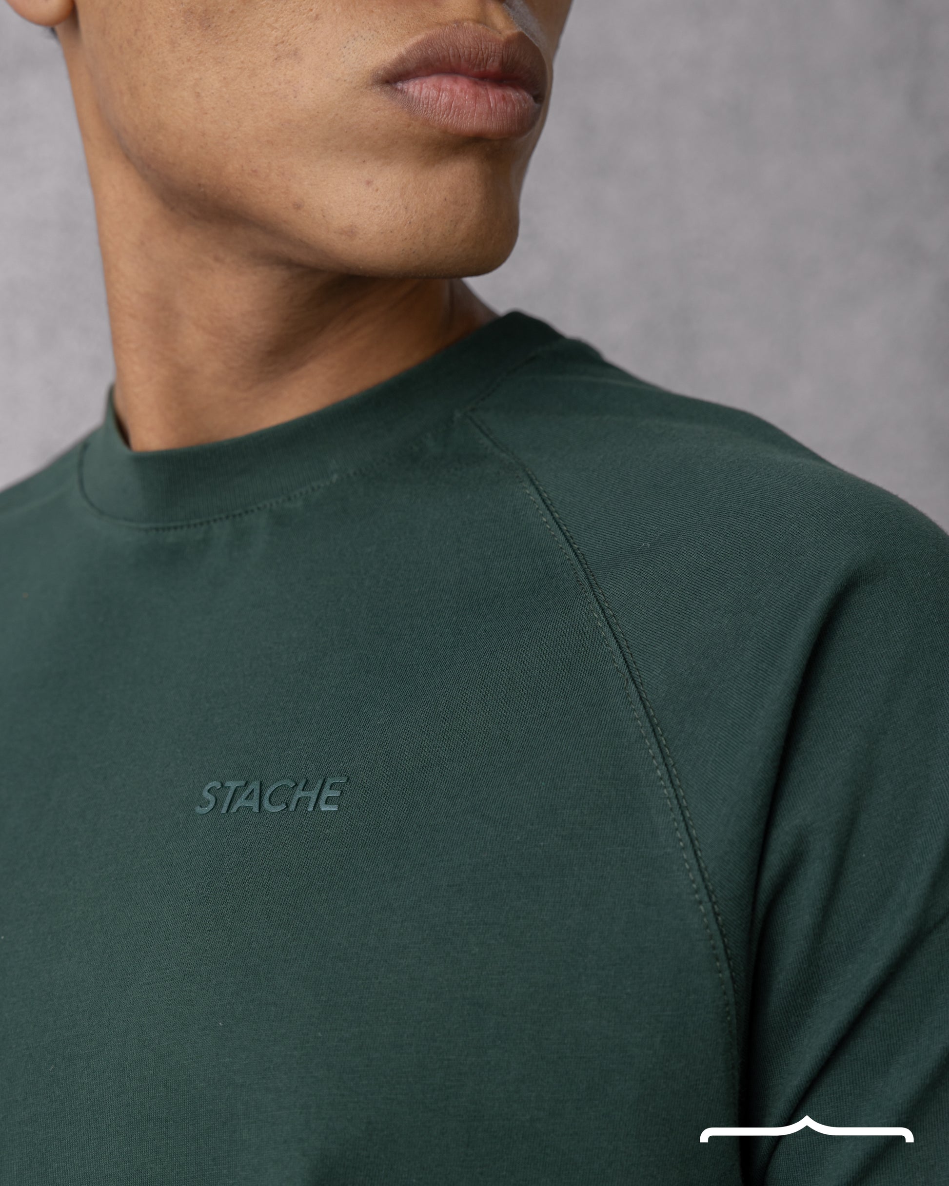 Raglan Rubber Logo in Regular Fit in Olive