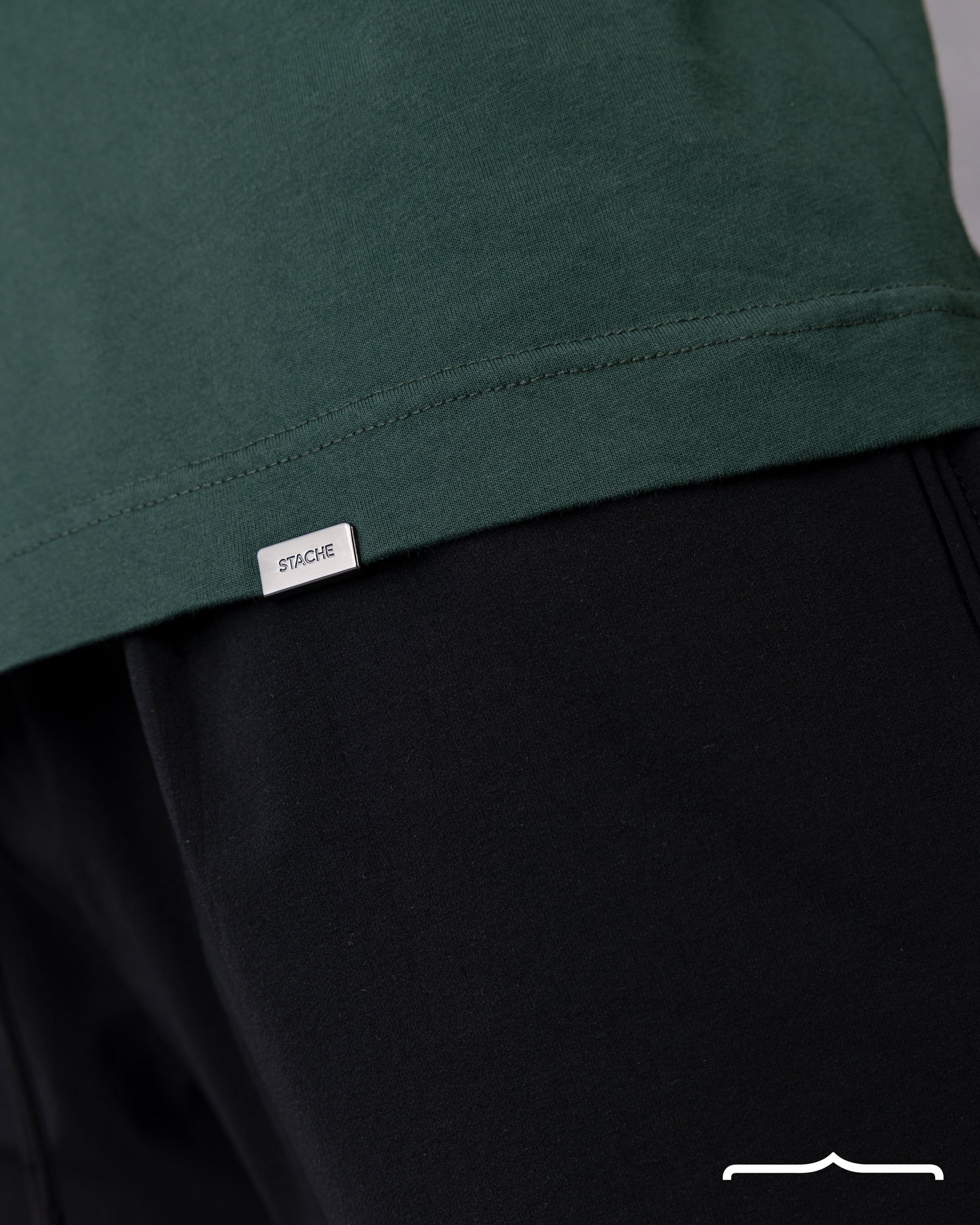 Raglan Rubber Logo in Regular Fit in Olive