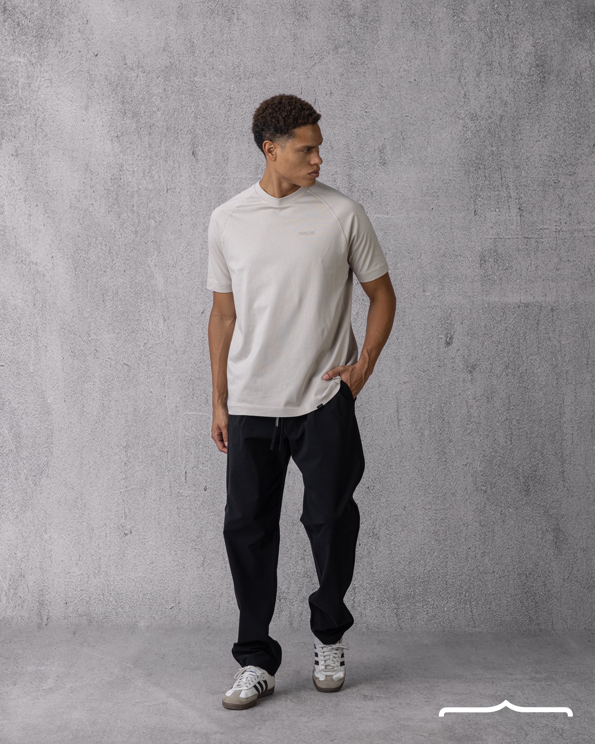 Raglan Rubber Logo in Regular Fit in Beige