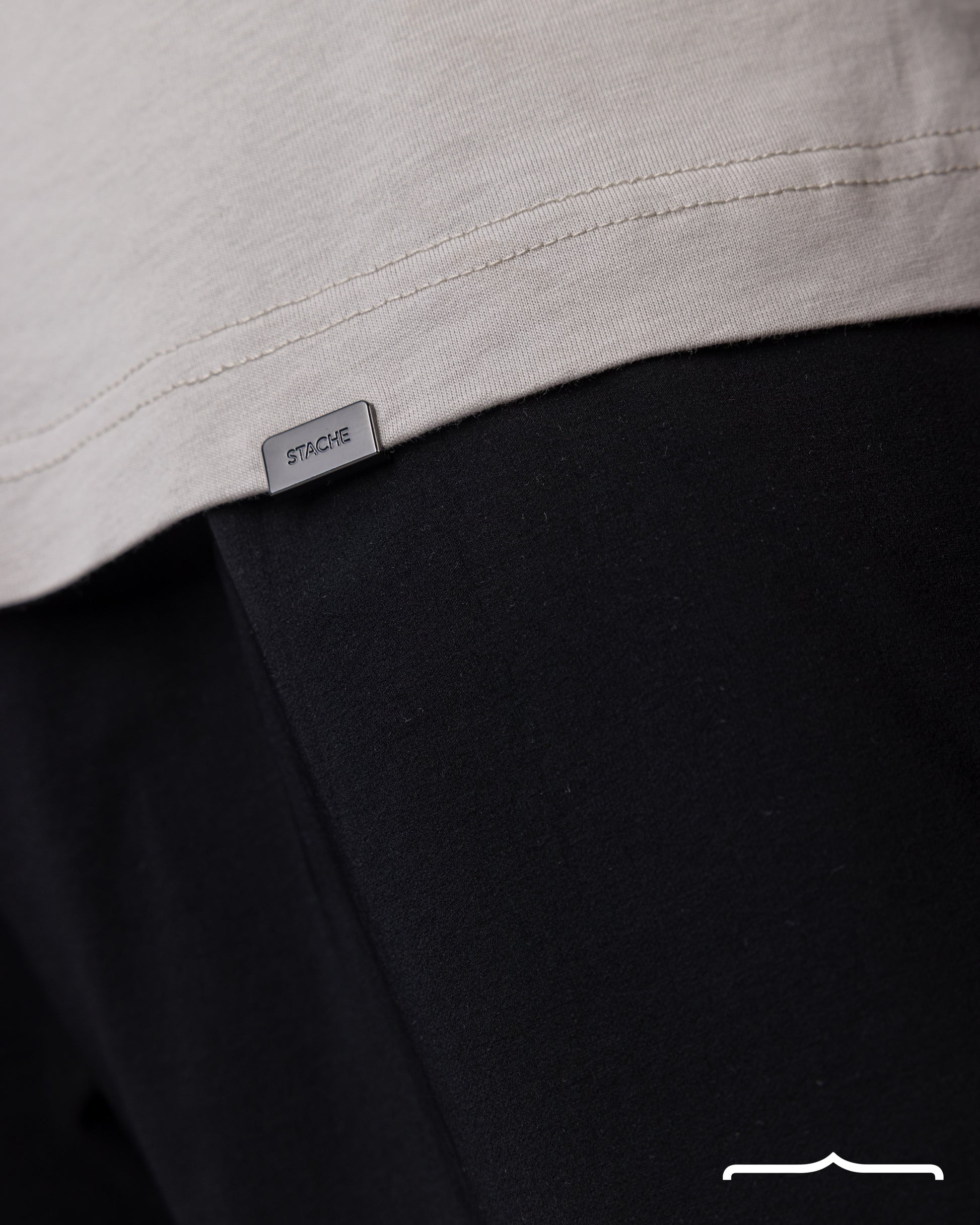 Raglan Rubber Logo in Regular Fit in Beige