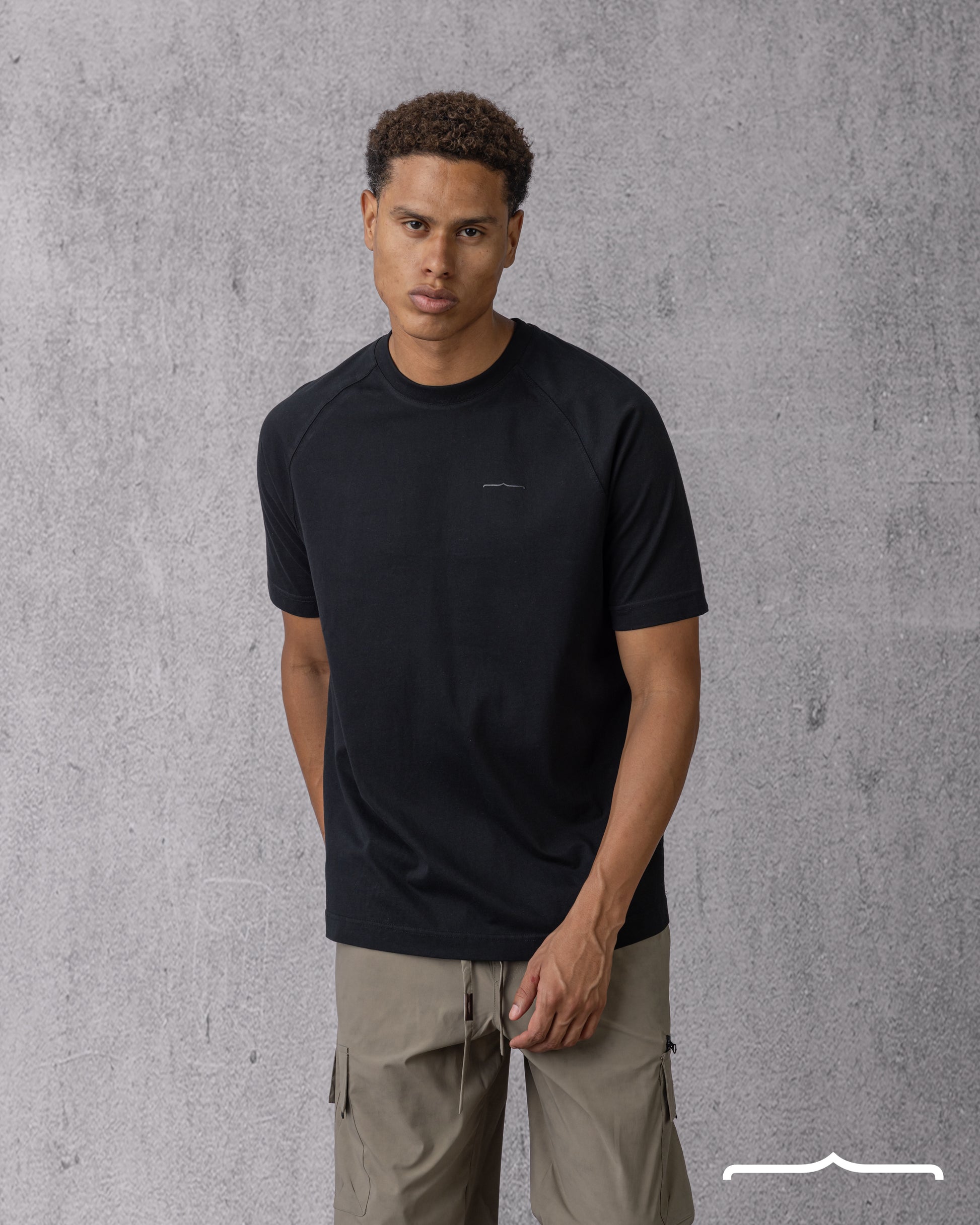 Raglan Rubber Icon in Regular Fit in Black