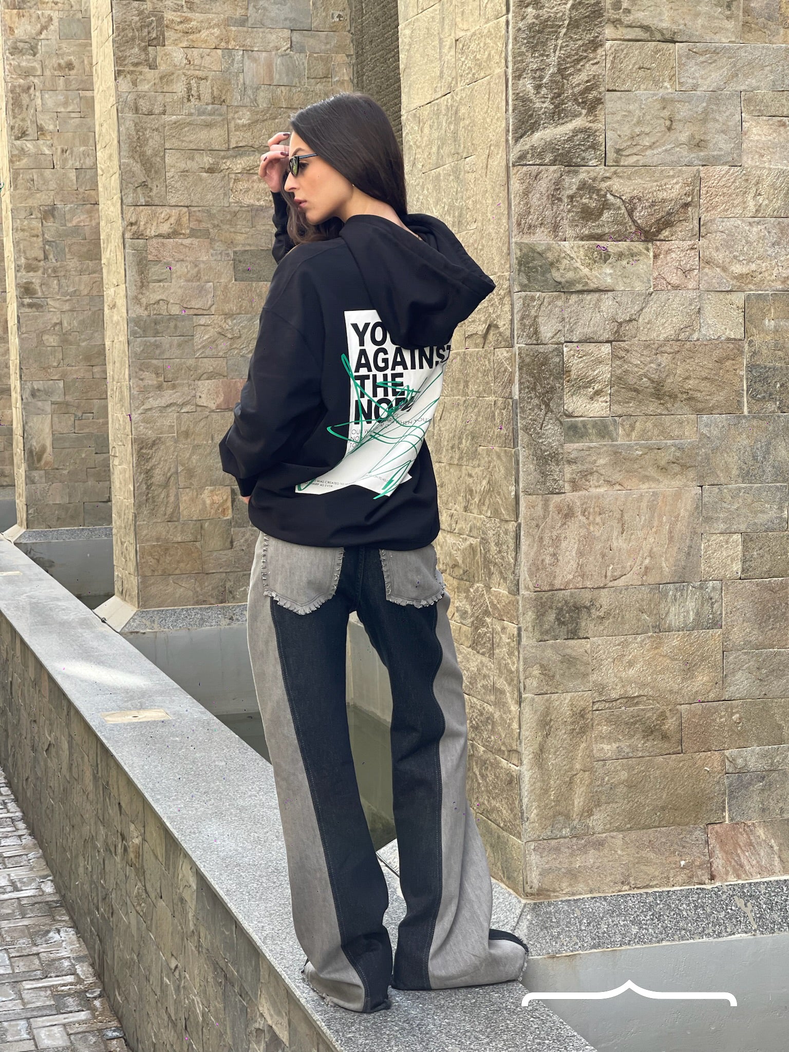 Raw Edge high waist Jeans in Grey Black