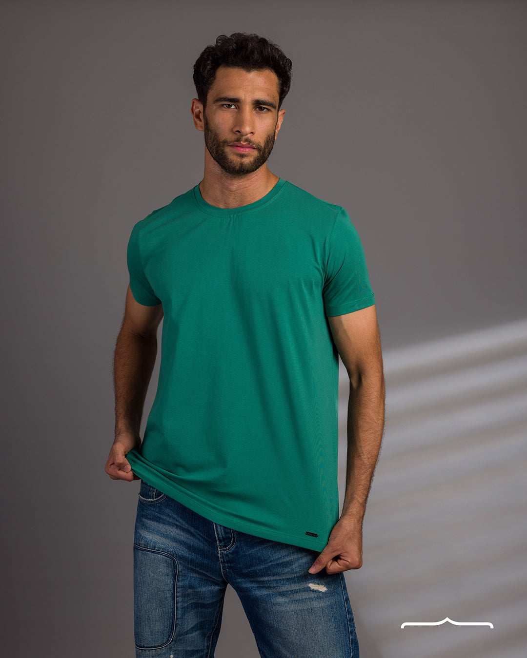 Curved Back O-Neck T-shirt  in Green