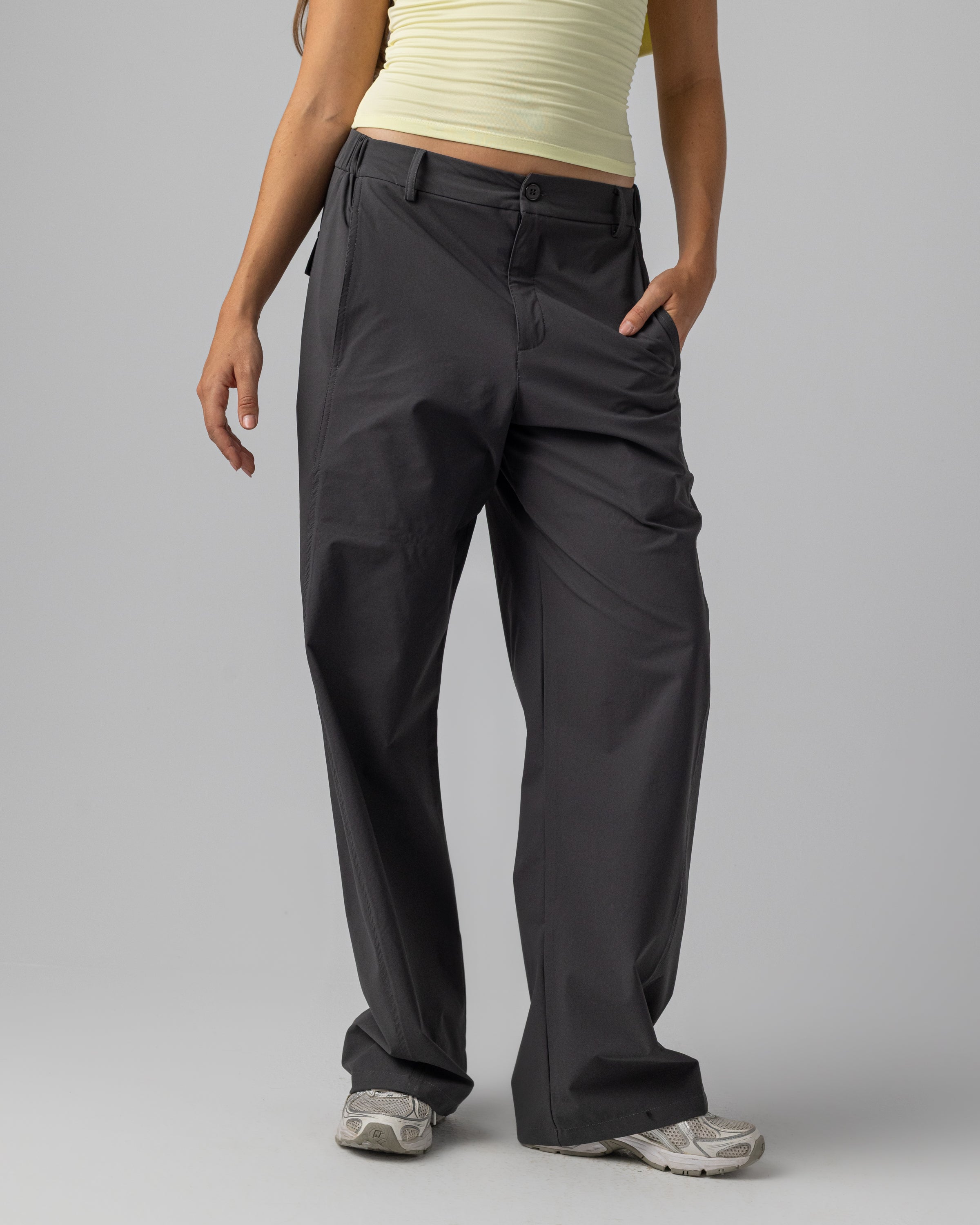 Classic Pants in Dark Grey