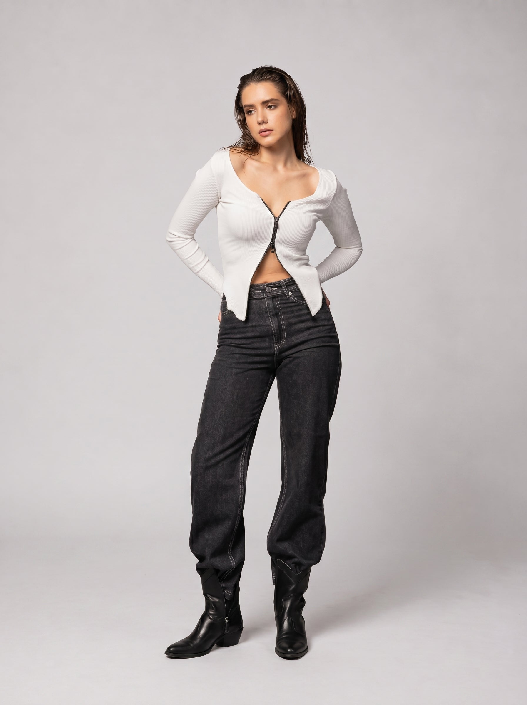 Double sided zipper top in White