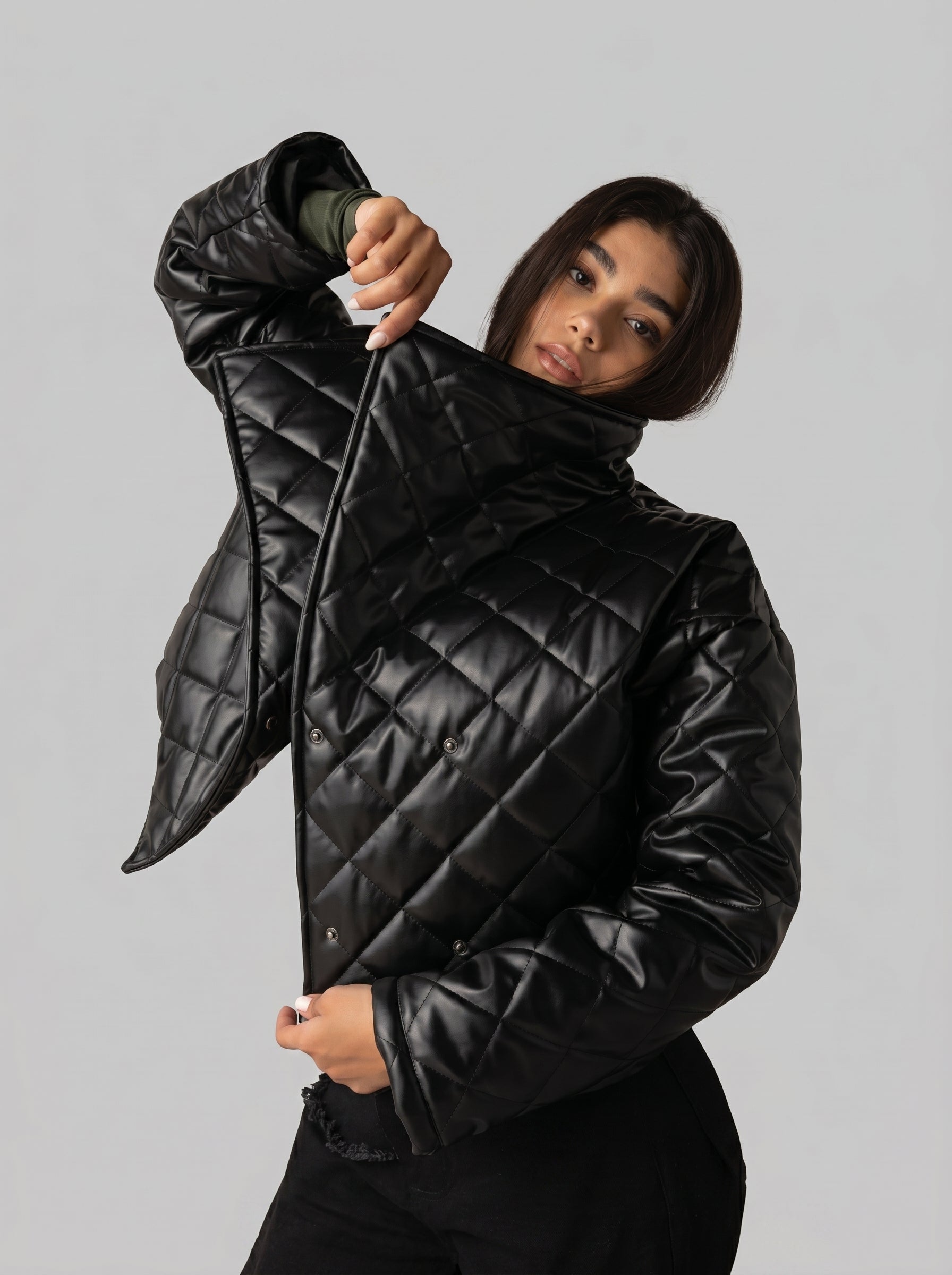 Cropped leather jacket in Black
