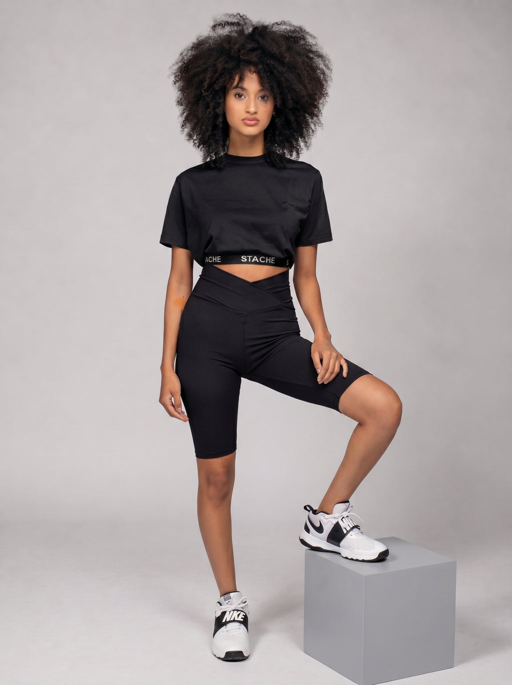 Stache Crop-Top in Black