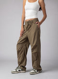 Parachute pants in Olive