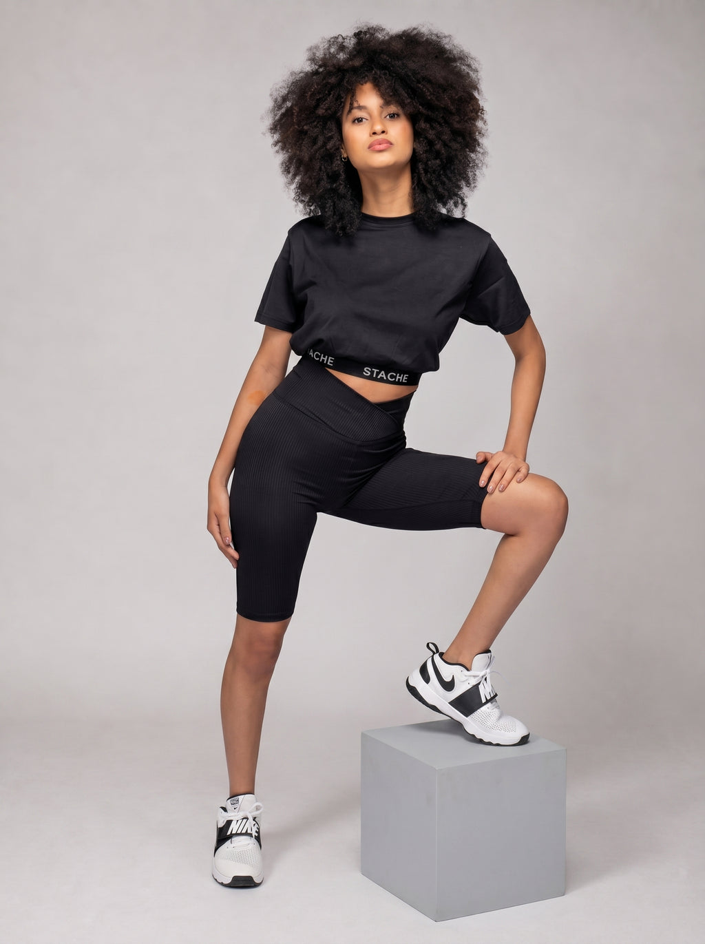Stache Crop-Top in Black