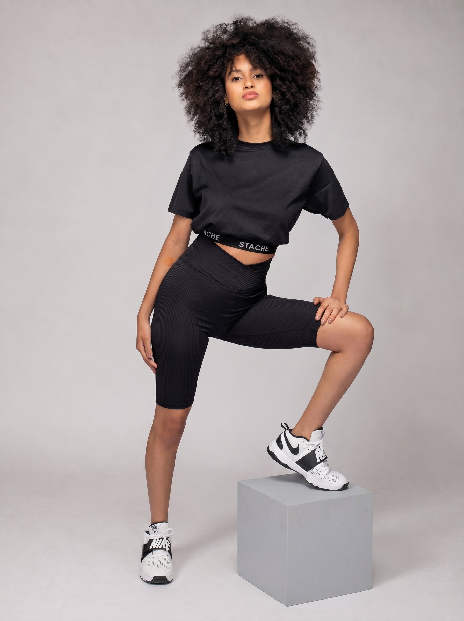 Stache Crop-Top in Black