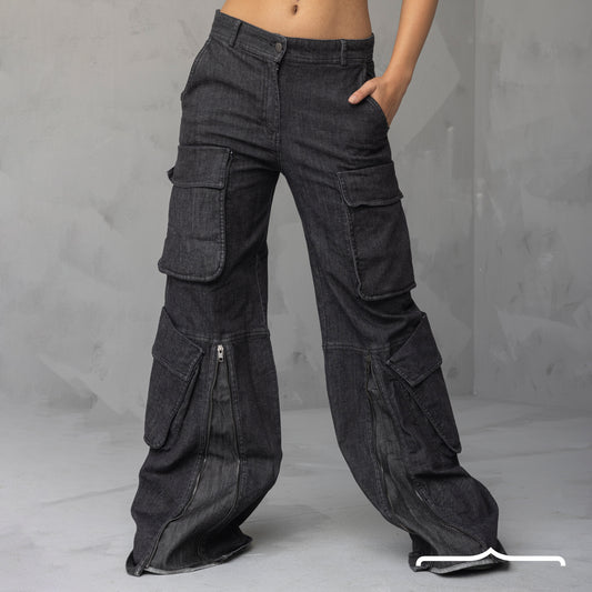 Front zipper cargo jeans in black