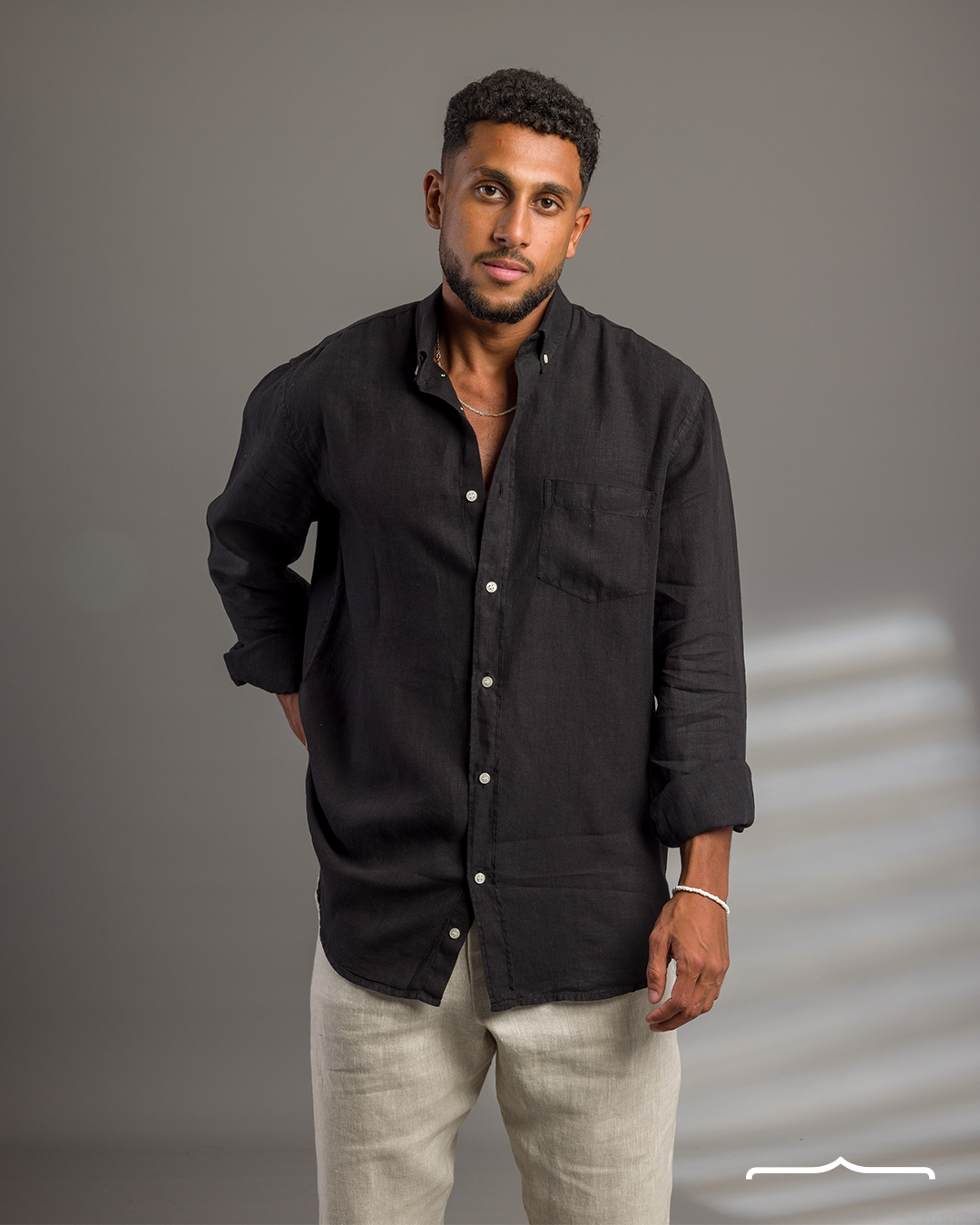 Button down linen shirt in Black