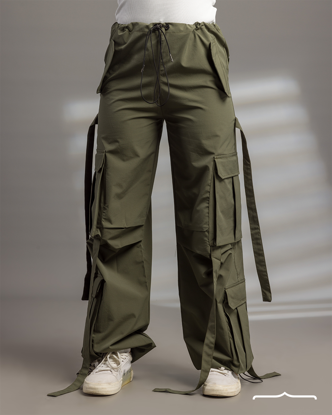 Parachute baggy pants in olive