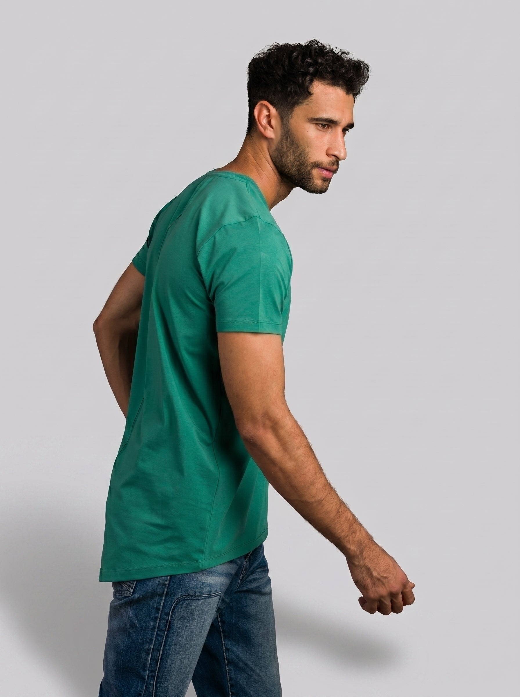 Curved Back O-Neck T-shirt in Green