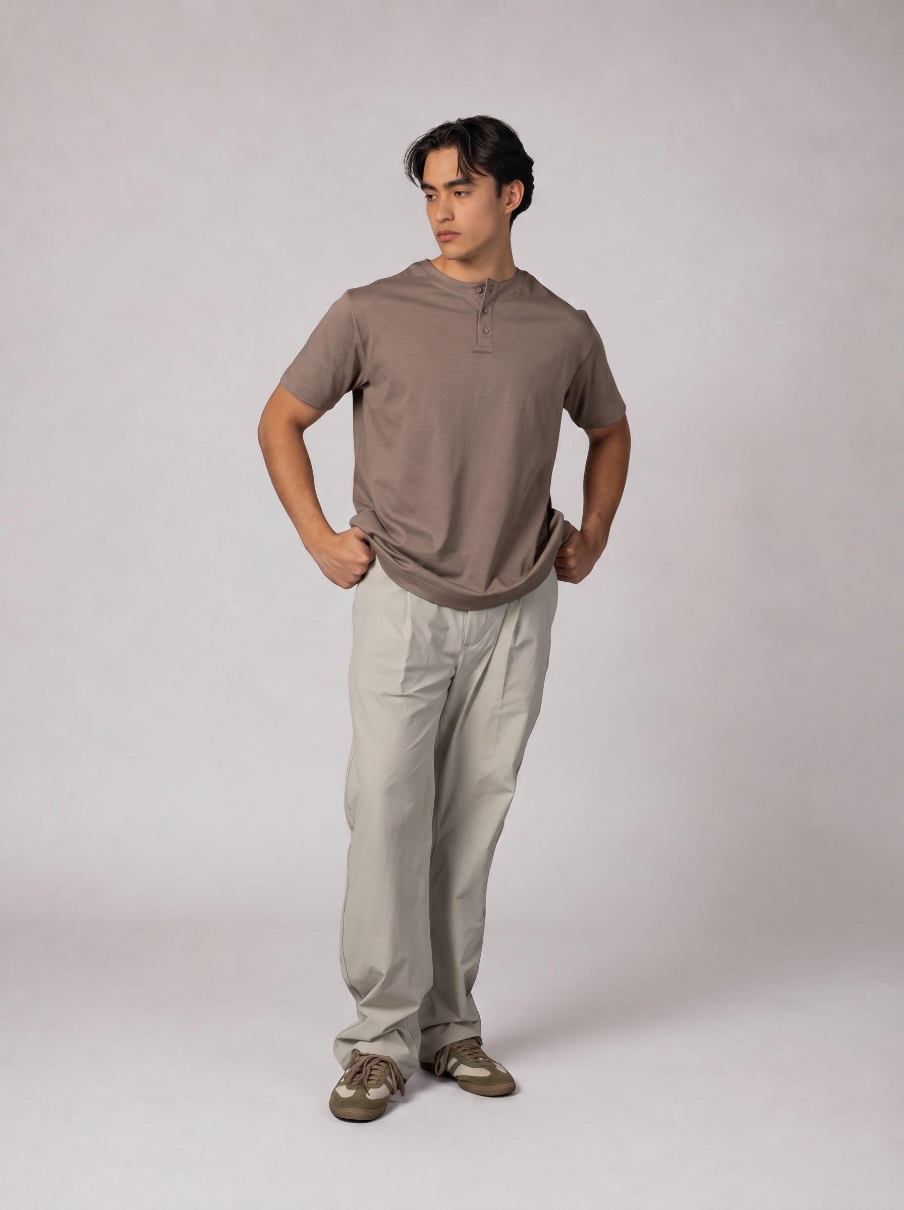 Henely T-shirt in Brown