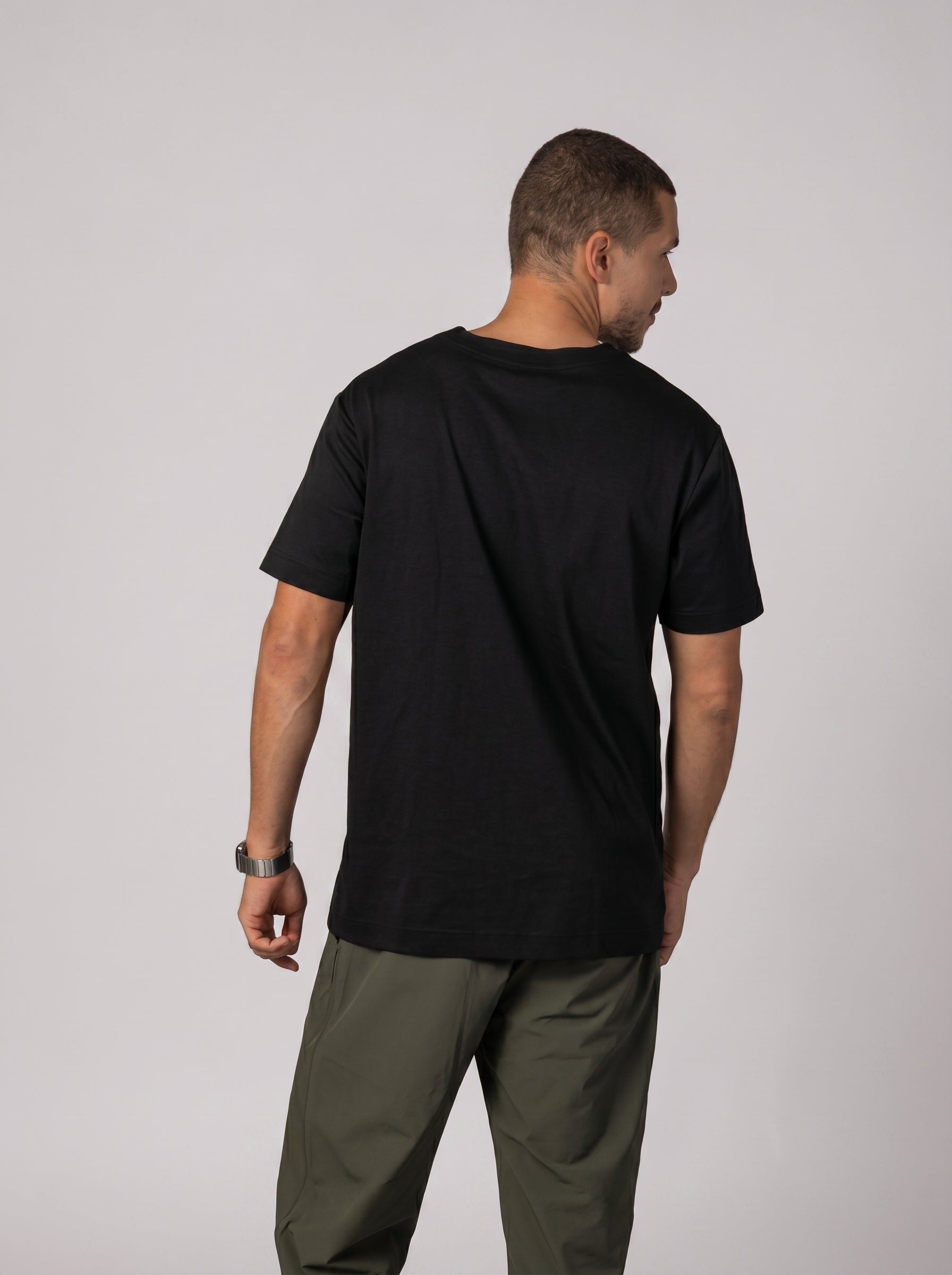Henely T-shirt in Black