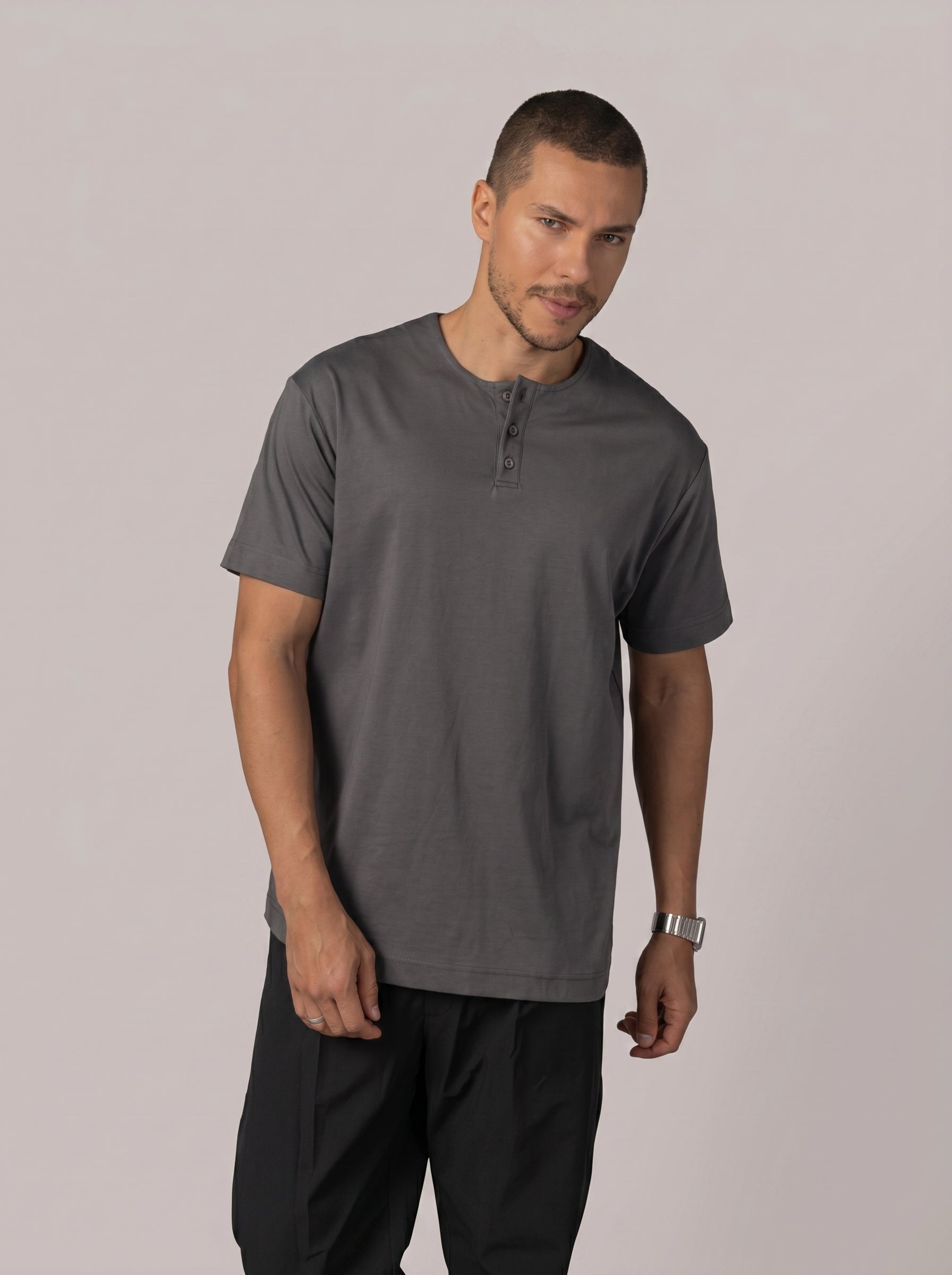 Henely T-shirt in Grey