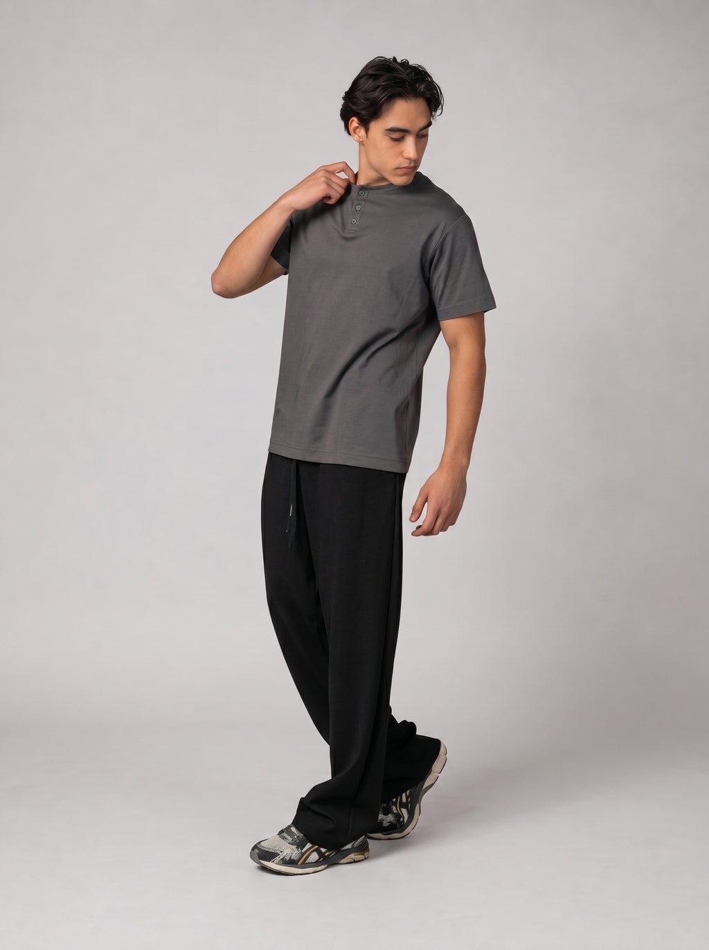 Henely T-shirt in Grey