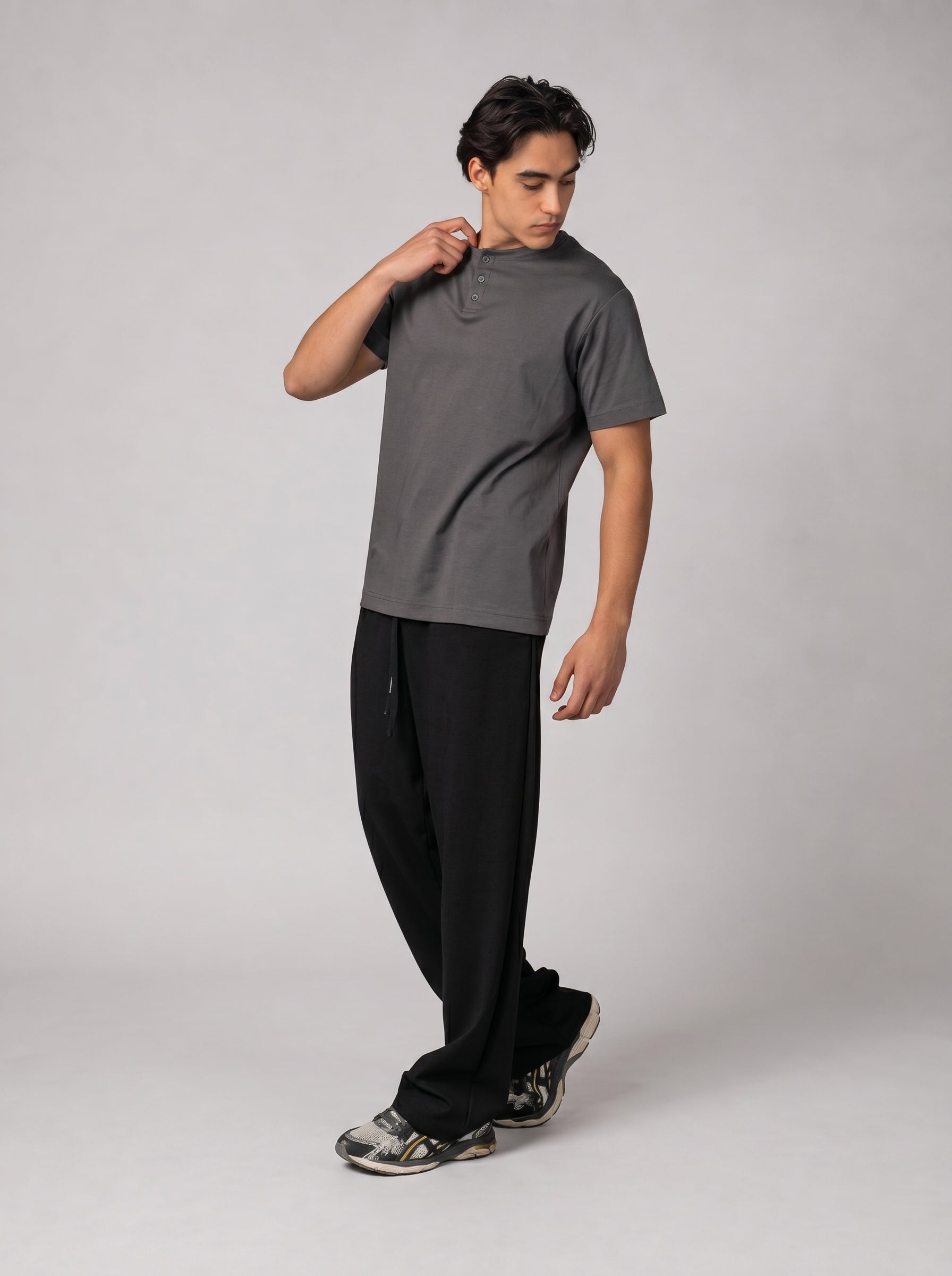 Henely T-shirt in Grey