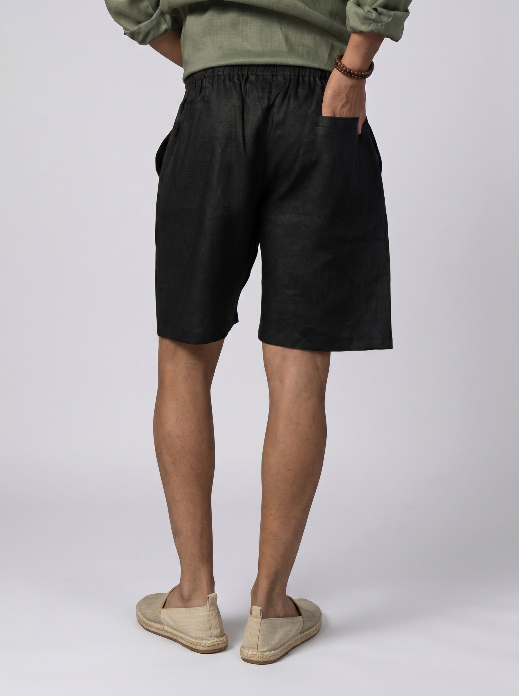 Linen short volume 2 in Black