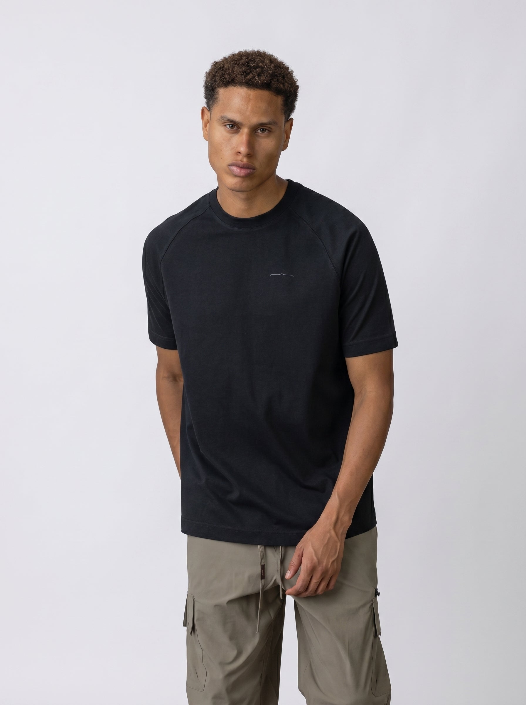 Raglan Rubber Icon in Regular Fit in Black