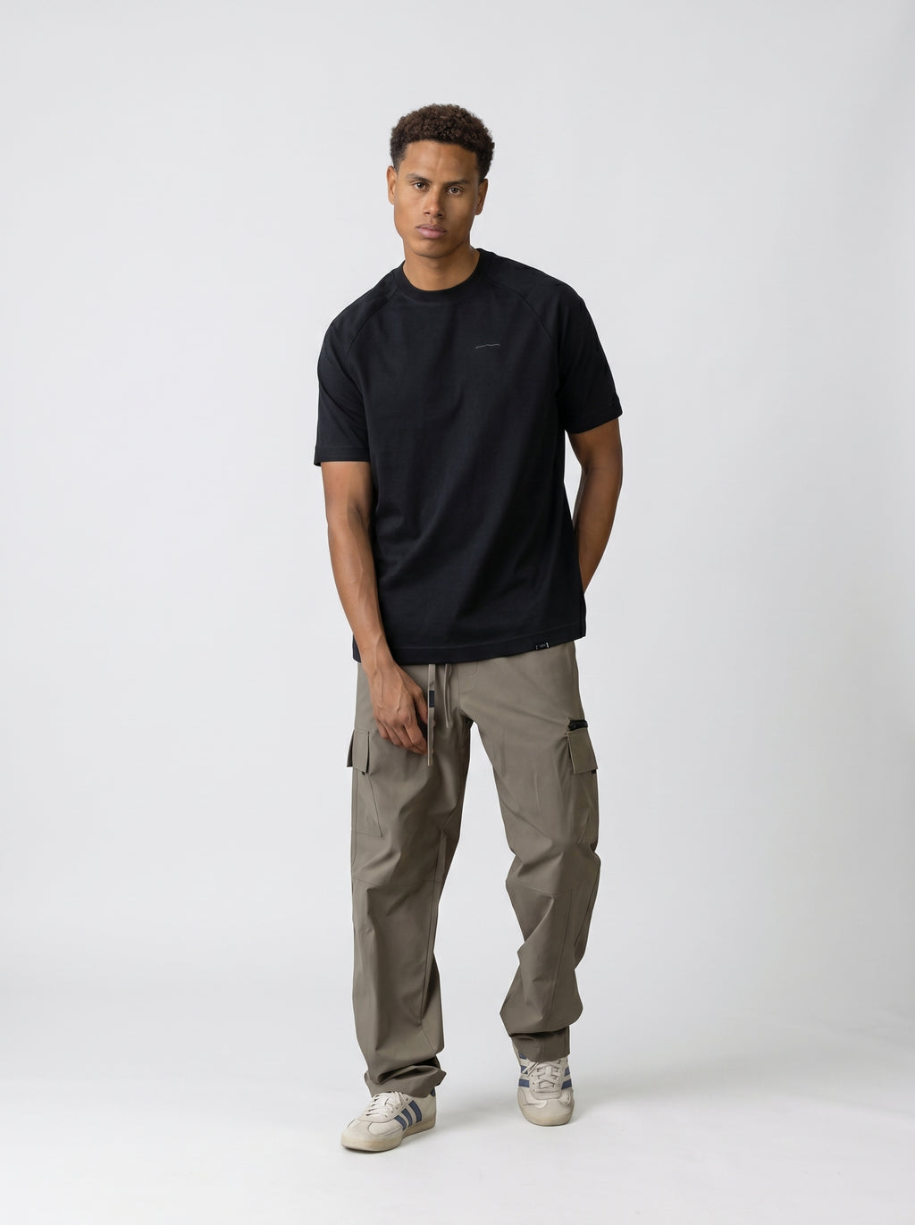 Raglan Rubber Icon in Regular Fit in Black