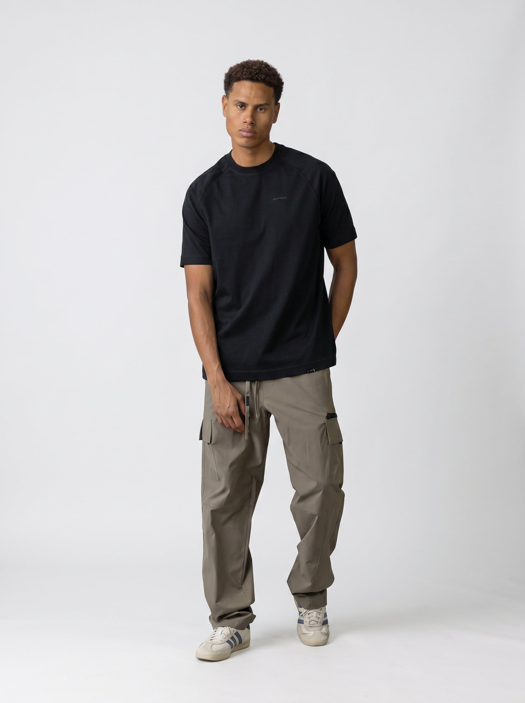 Raglan Rubber Icon in Regular Fit in Black