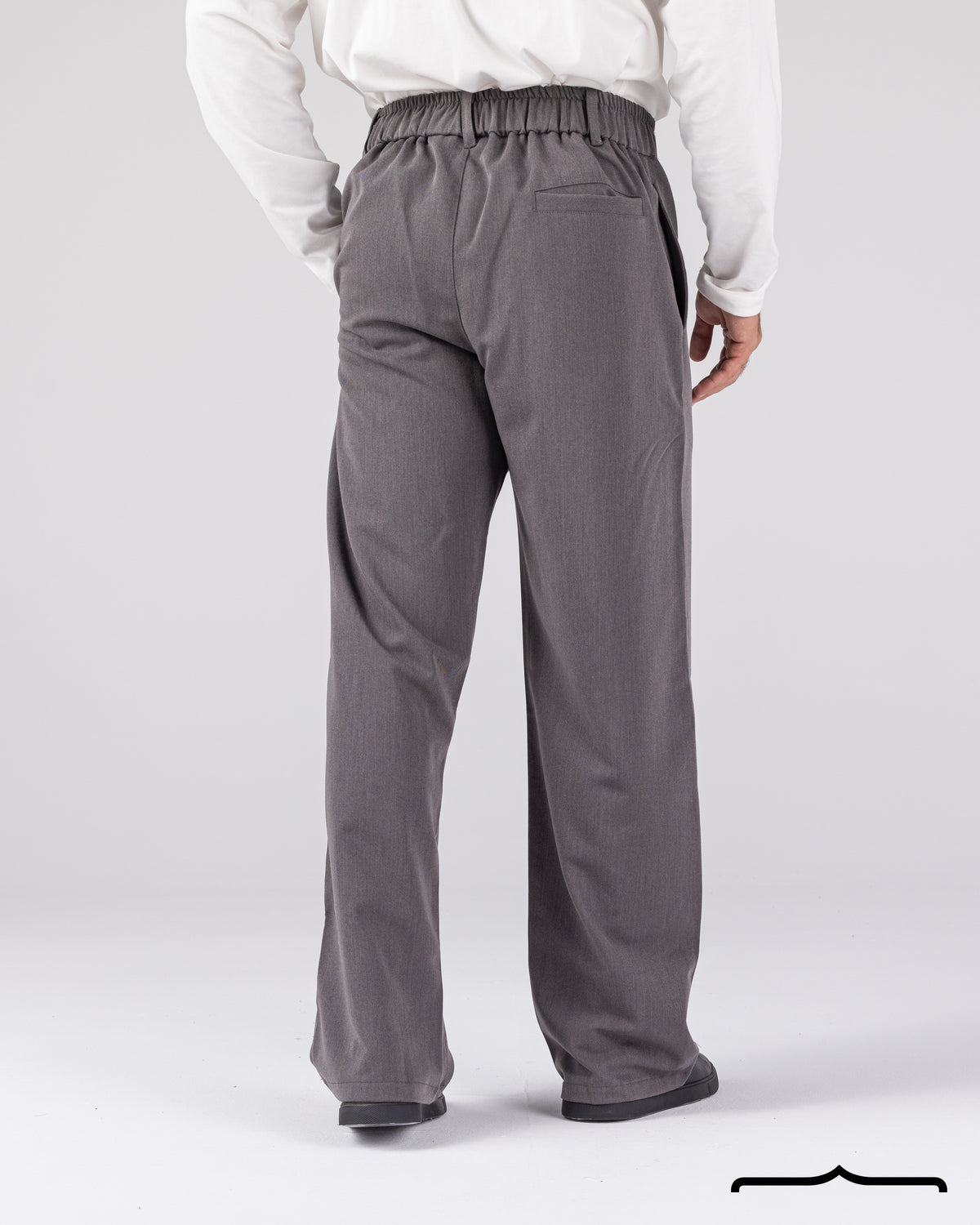 Signature Pants in Grey