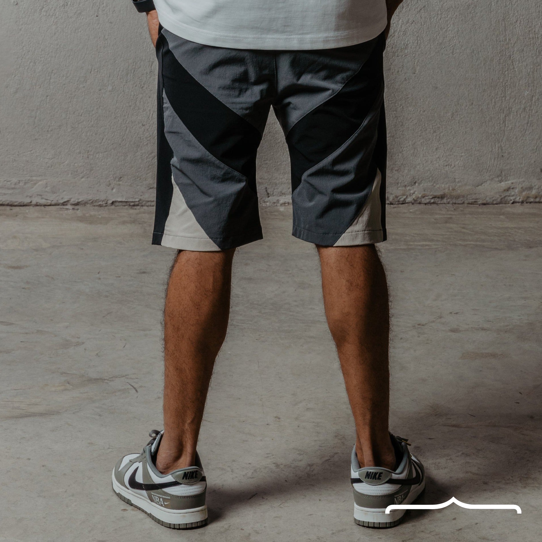 Color block shorts in Grey