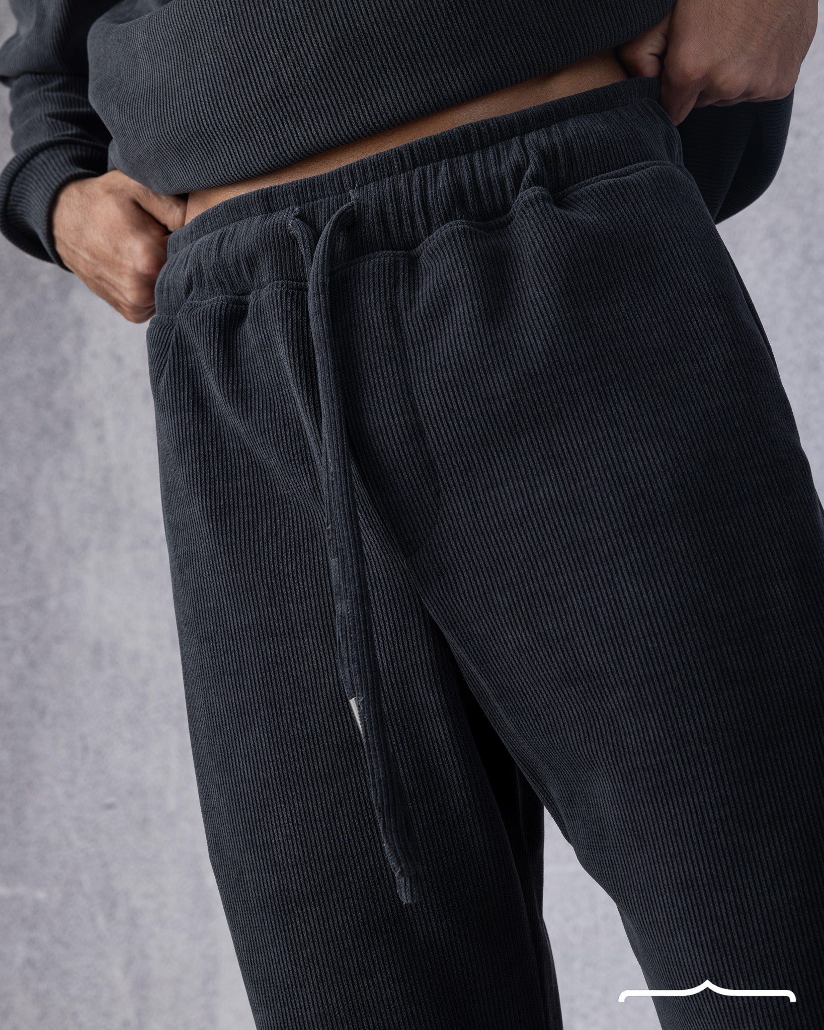 stache Textured pants in Dark Grey Volume 3