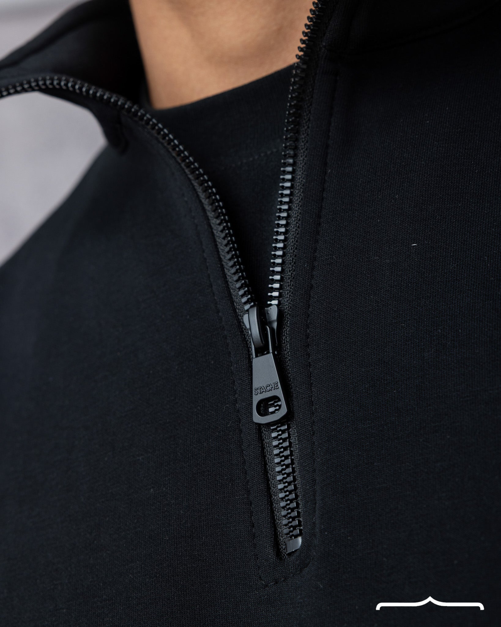 Zip-Collar Sweatshirt in Black  stache 