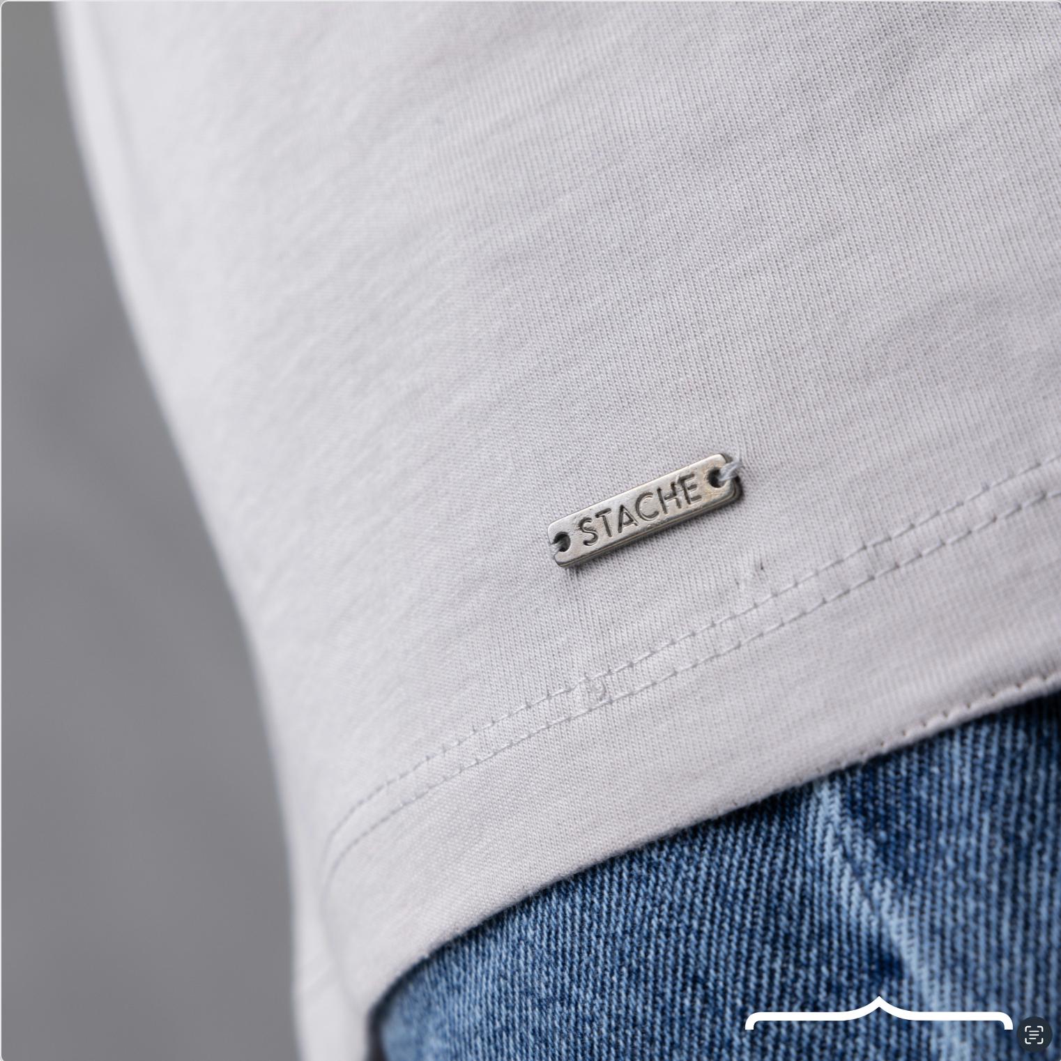 5TAC113 Rubber Detailed T-shirt in Grey