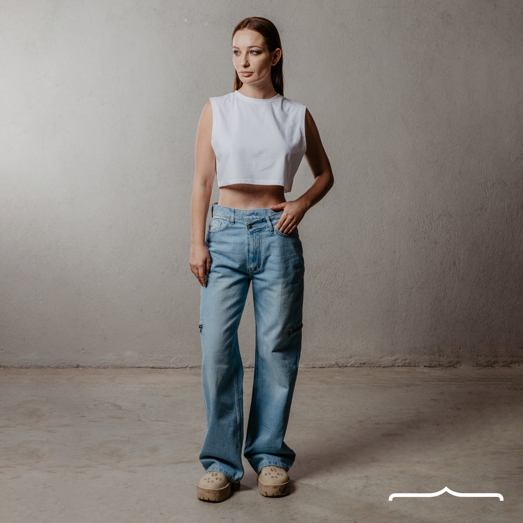 Side zippers jeans