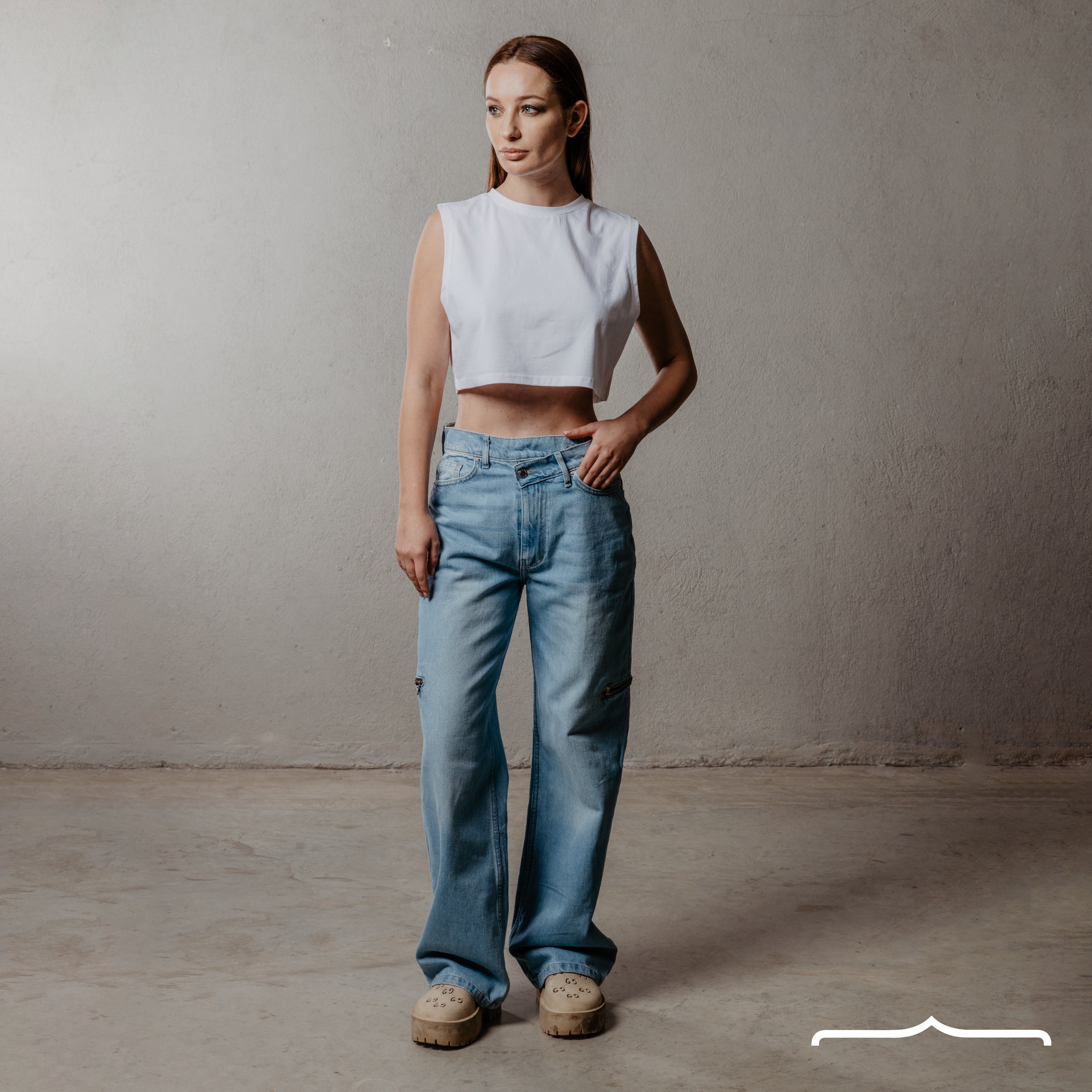 Side zippers jeans