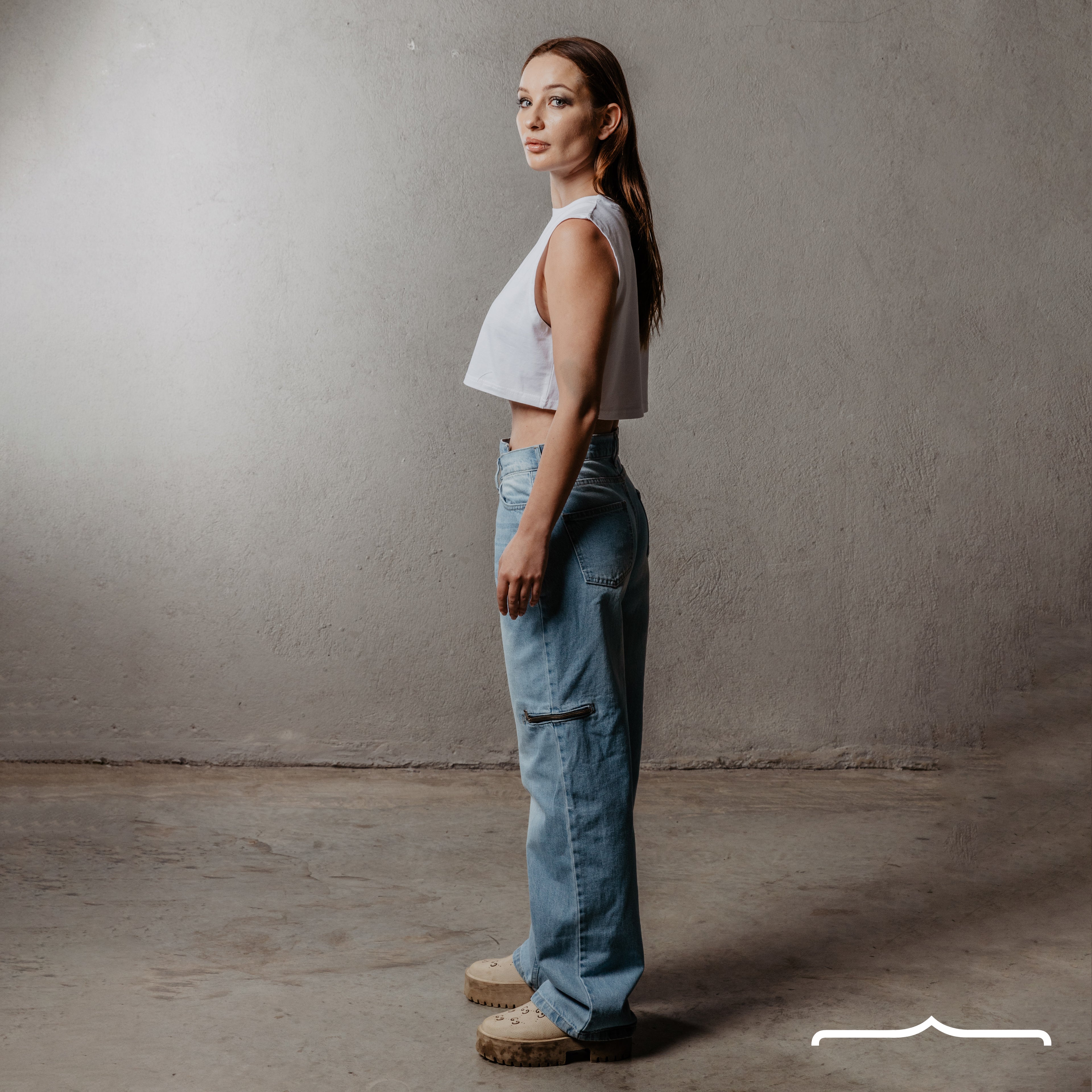 Side zippers jeans