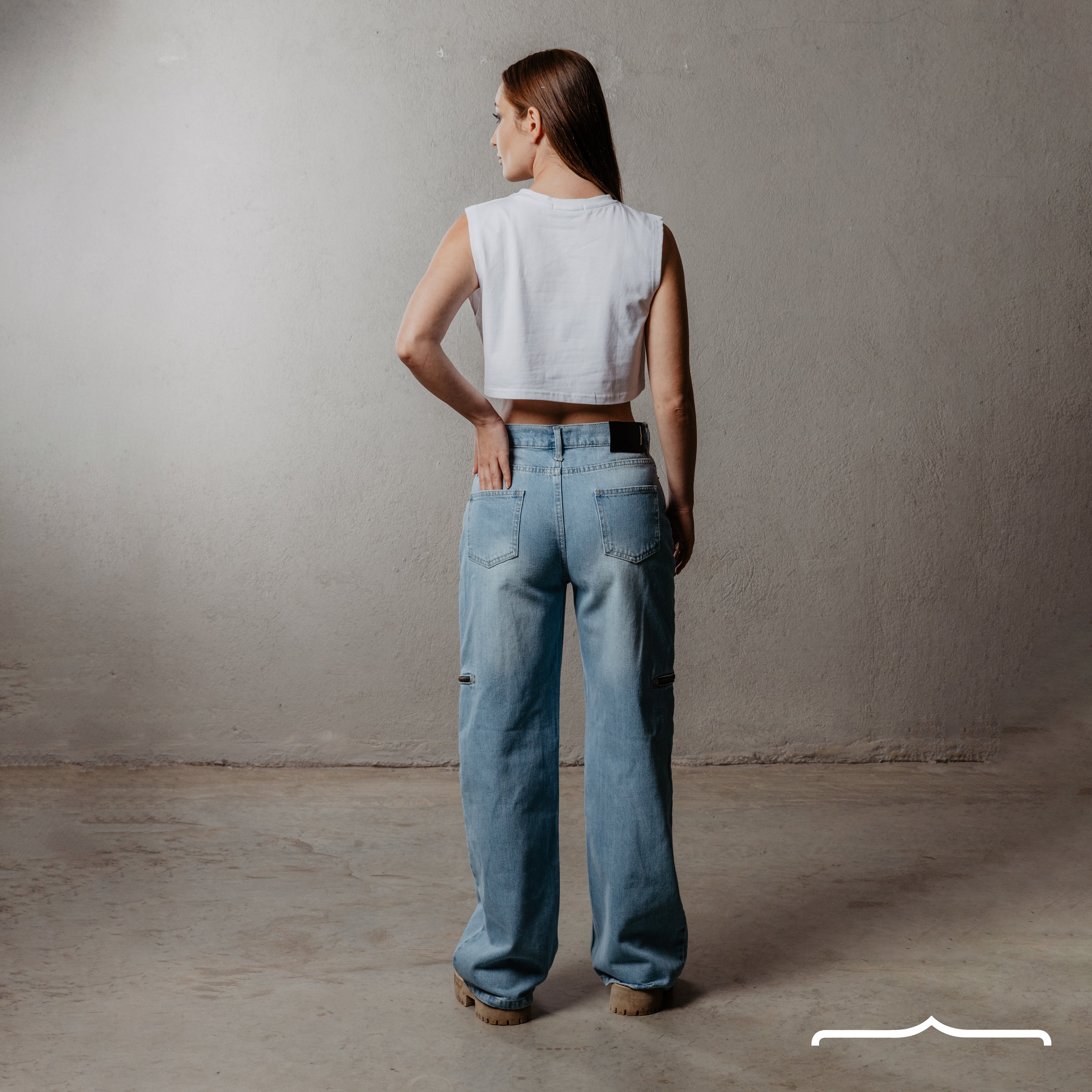 Side zippers jeans