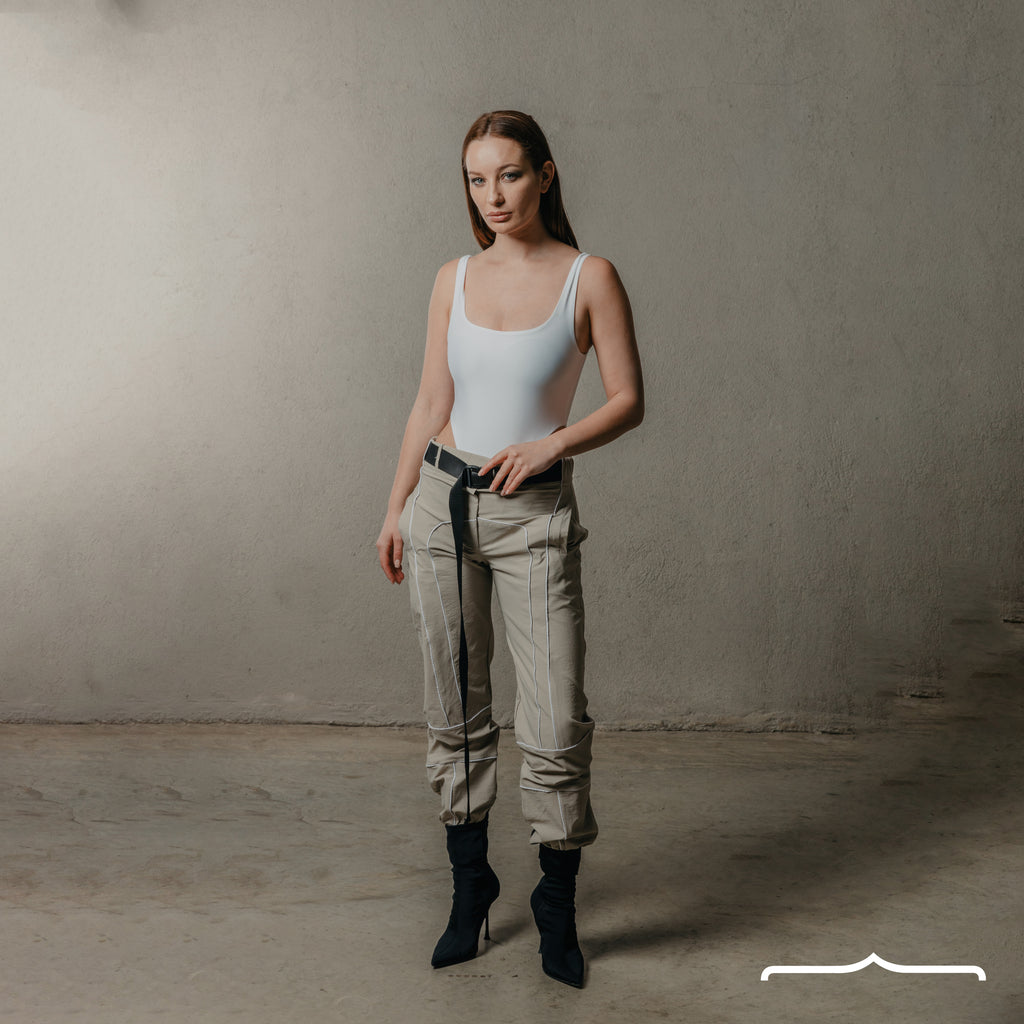 Contrast piping pants in Beige
