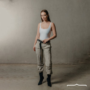 Contrast piping pants in Beige