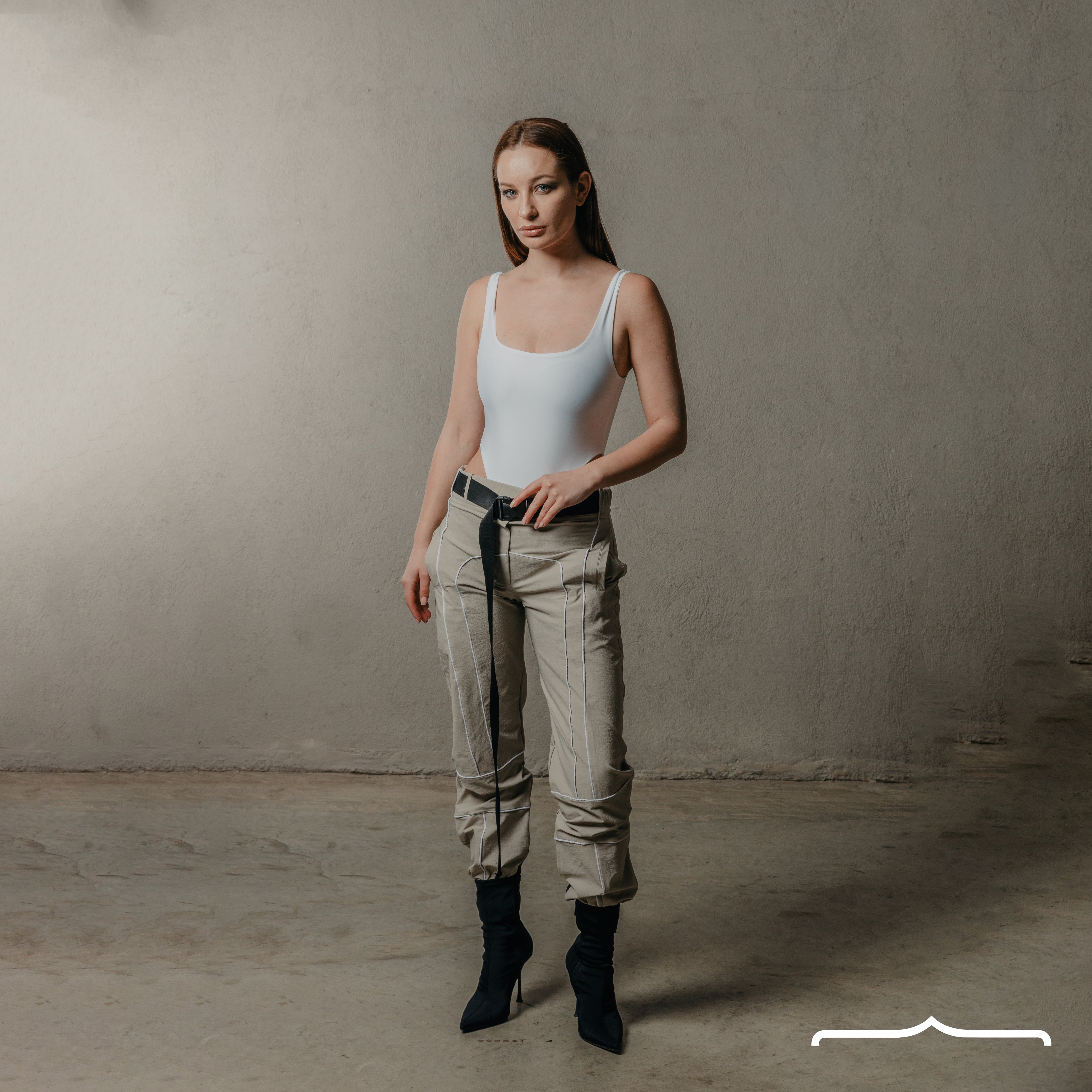 Contrast piping pants in Beige
