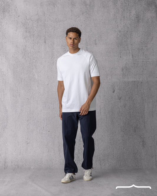 Raglan Rubber Logo in Regular Fit in Grey