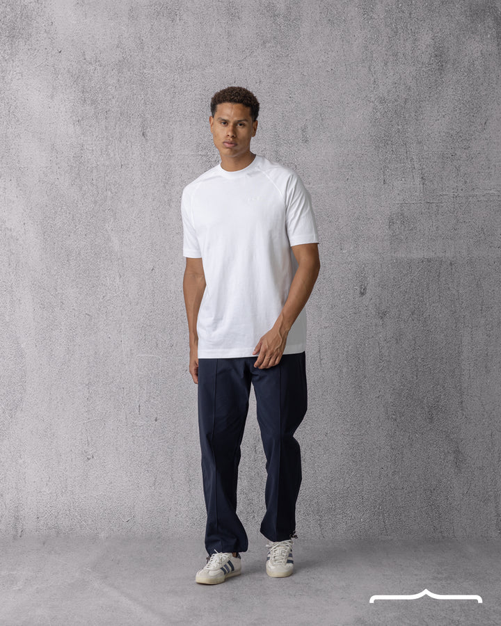 Raglan Rubber Logo in Regular Fit in White