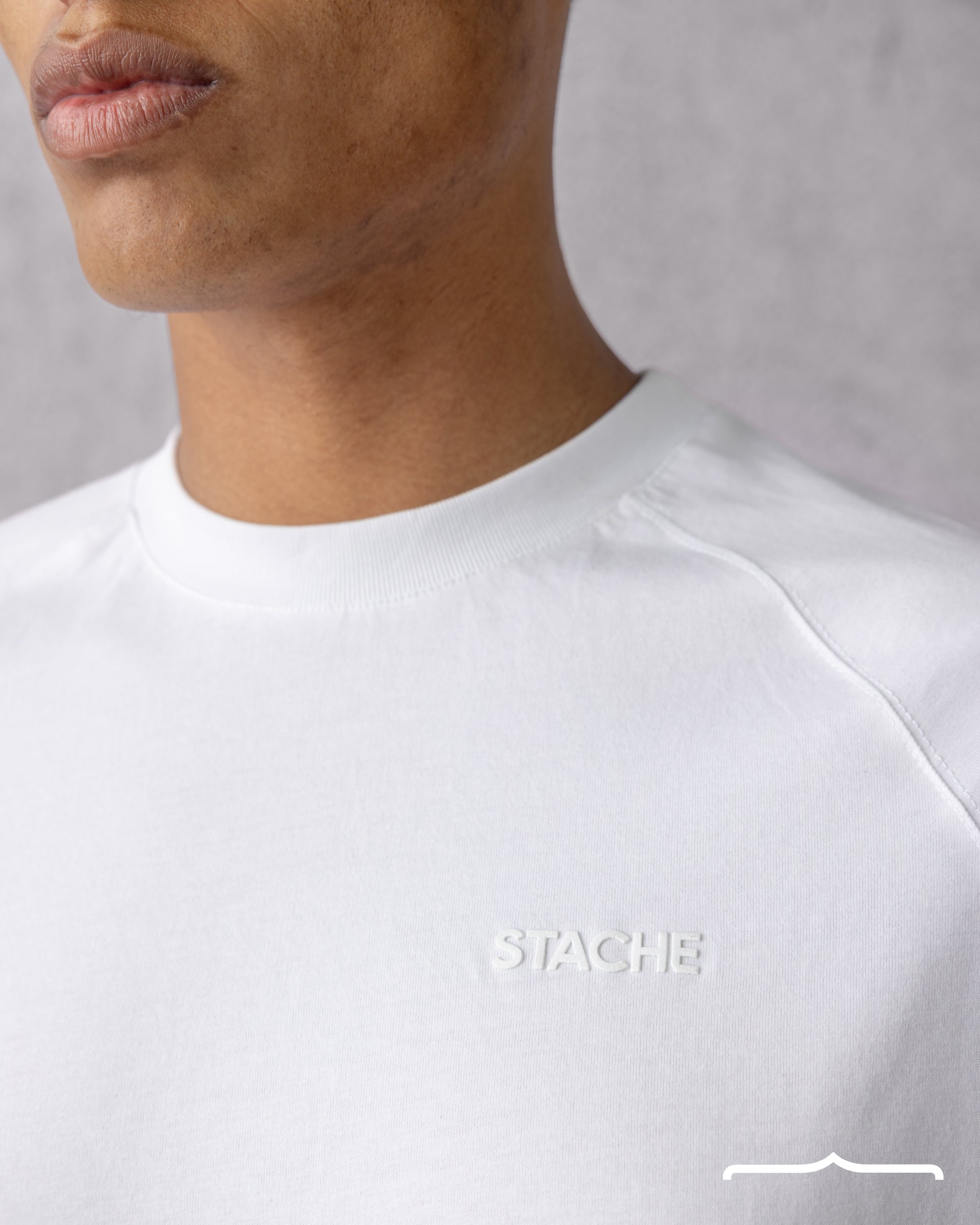 Raglan Rubber Logo in Regular Fit in Grey
