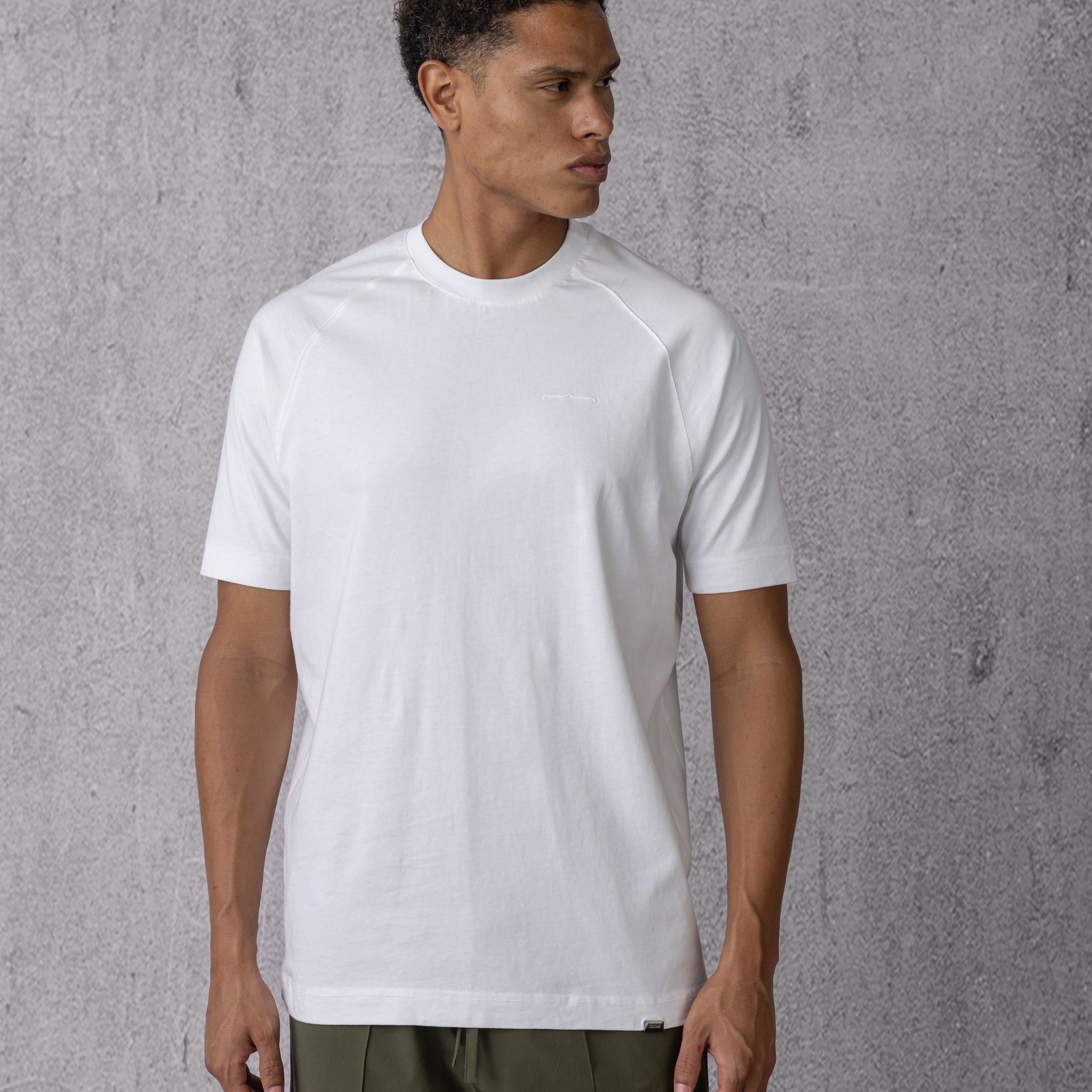 Raglan Rubber Icon in Regular Fit in White