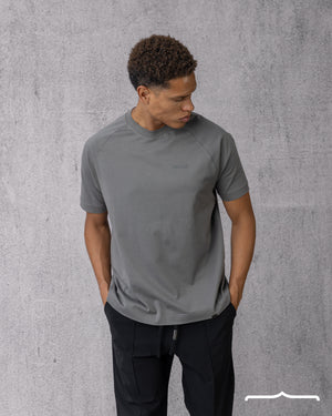Raglan Rubber Logo in Regular Fit in Grey